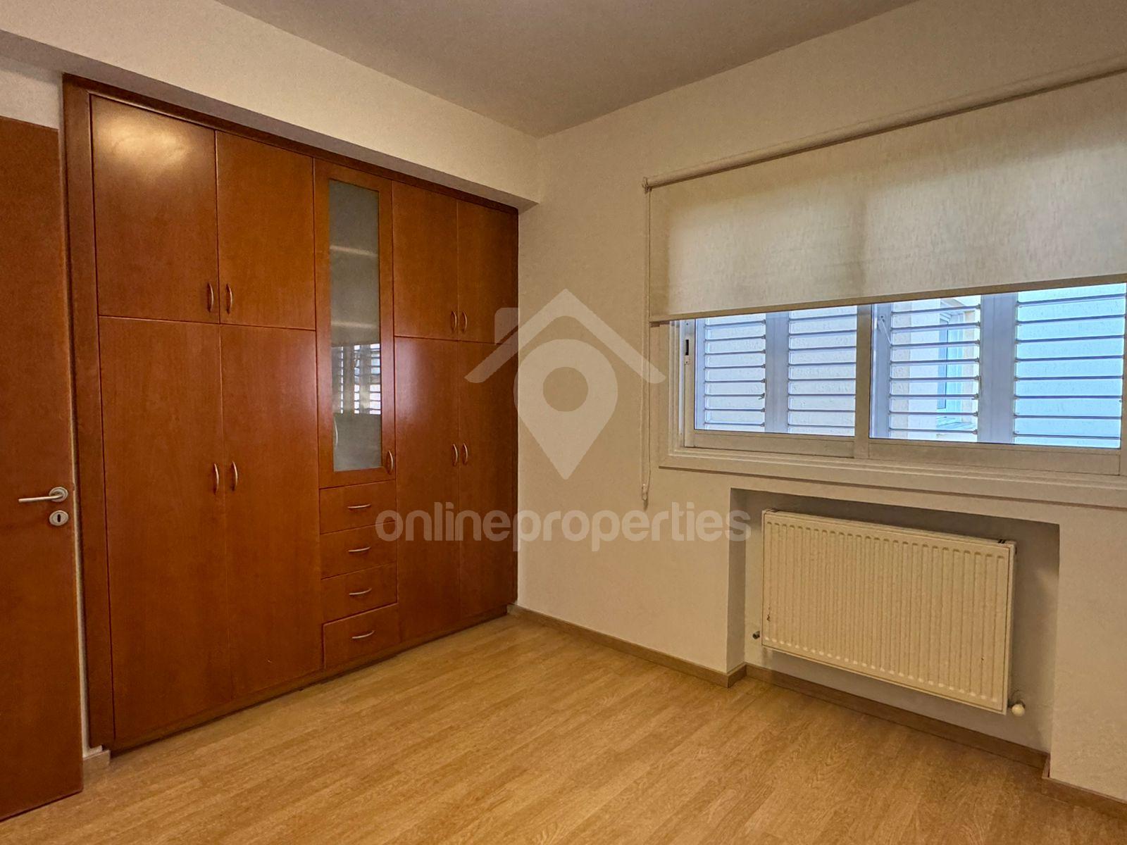 To change image, hover mouse over thumbnails below