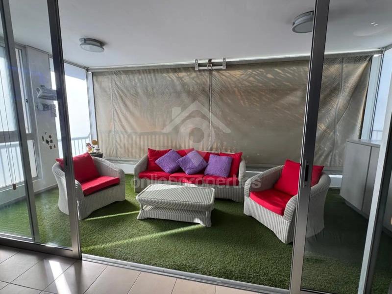 To change image, hover mouse over thumbnails below