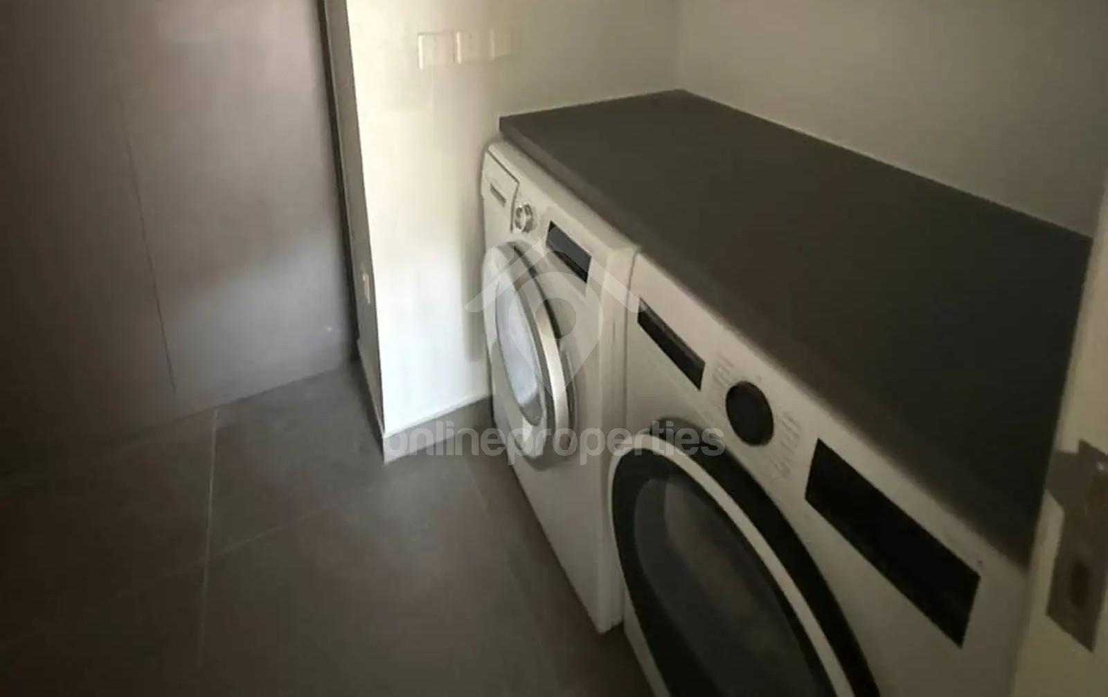 To change image, hover mouse over thumbnails below