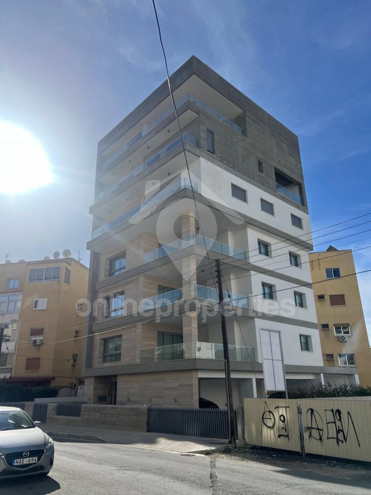 To change image, hover mouse over thumbnails below