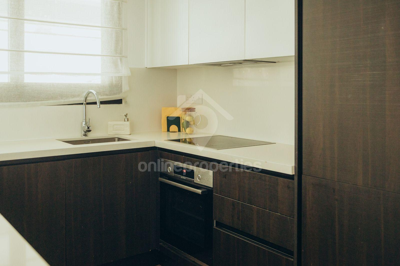 To change image, hover mouse over thumbnails below