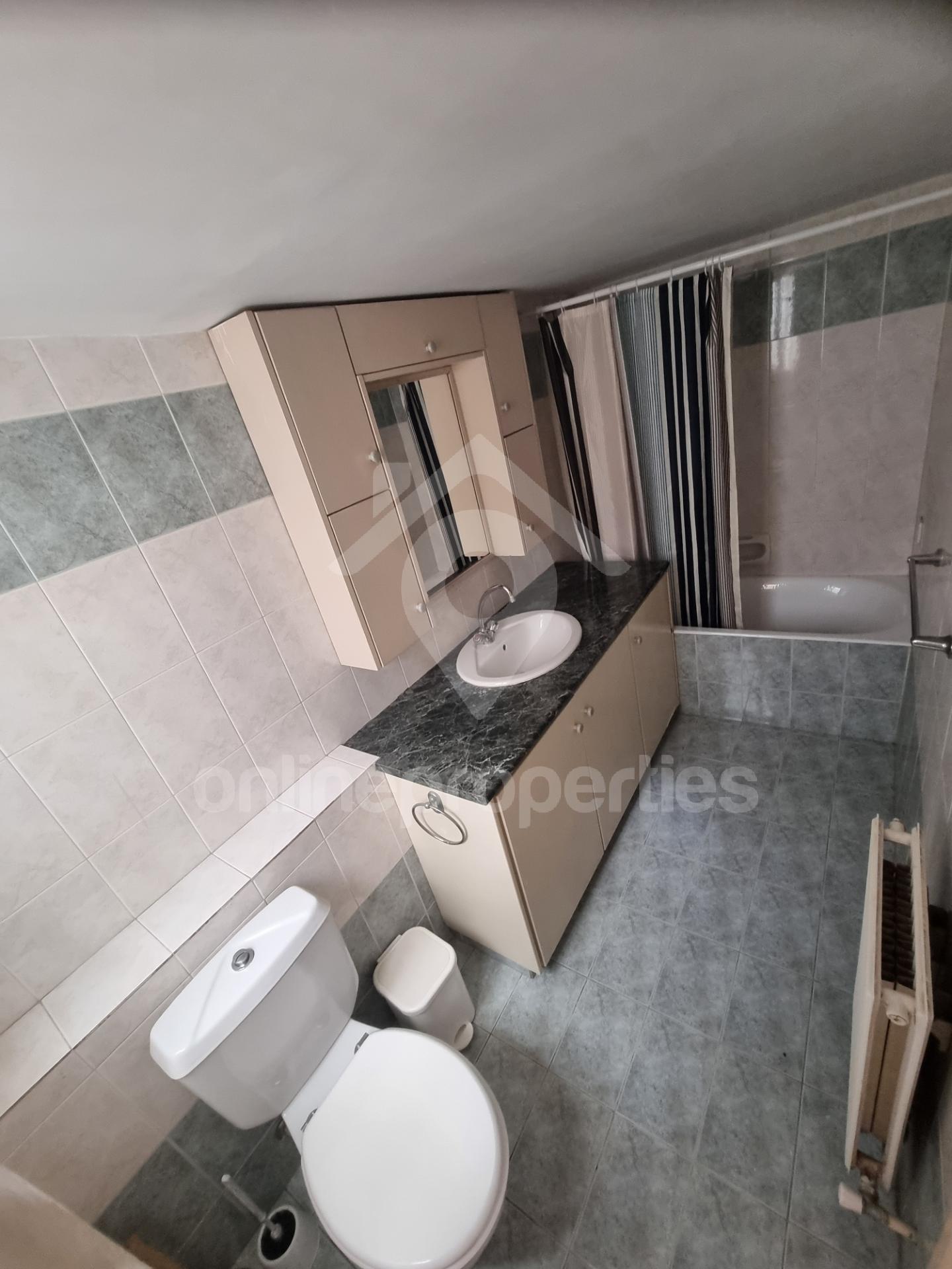 To change image, hover mouse over thumbnails below