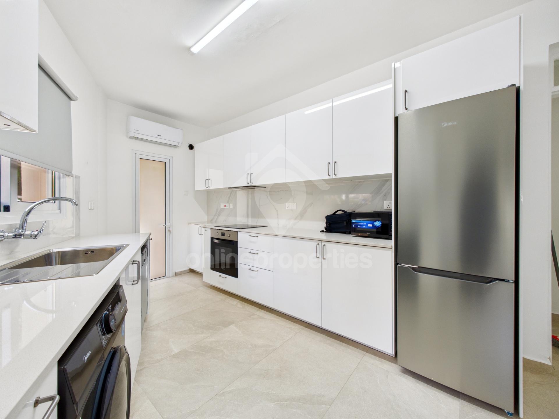 To change image, hover mouse over thumbnails below