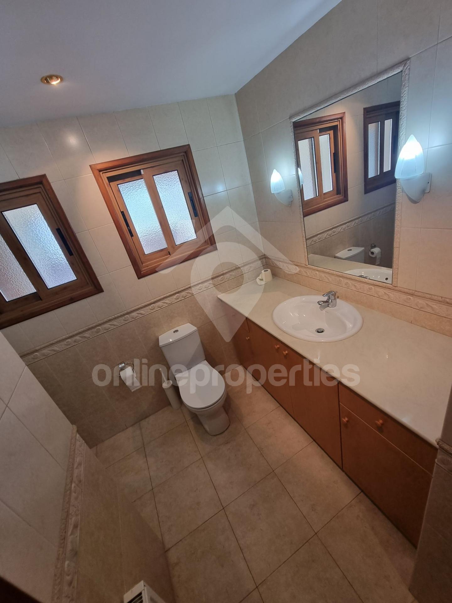 To change image, hover mouse over thumbnails below