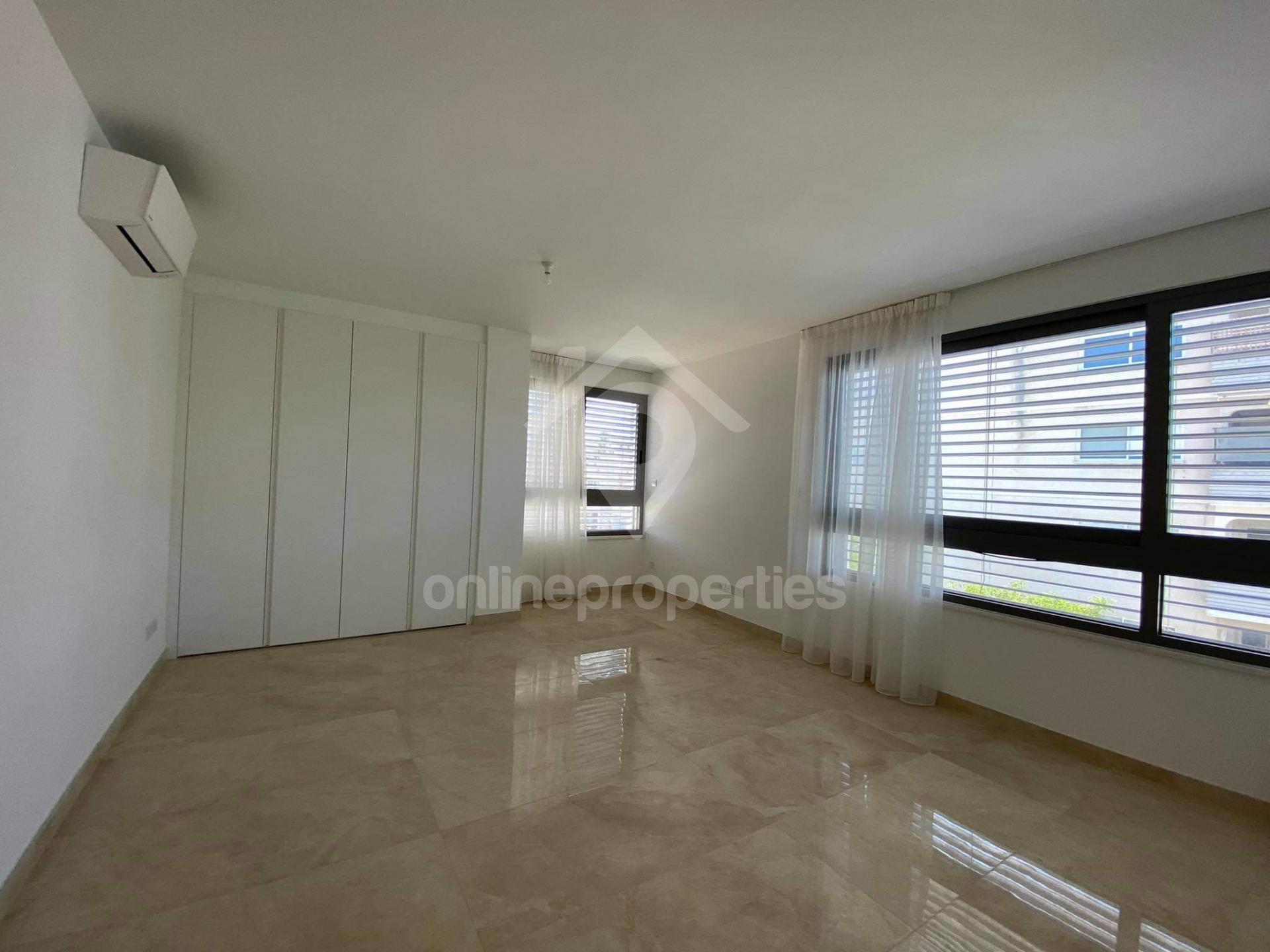 To change image, hover mouse over thumbnails below