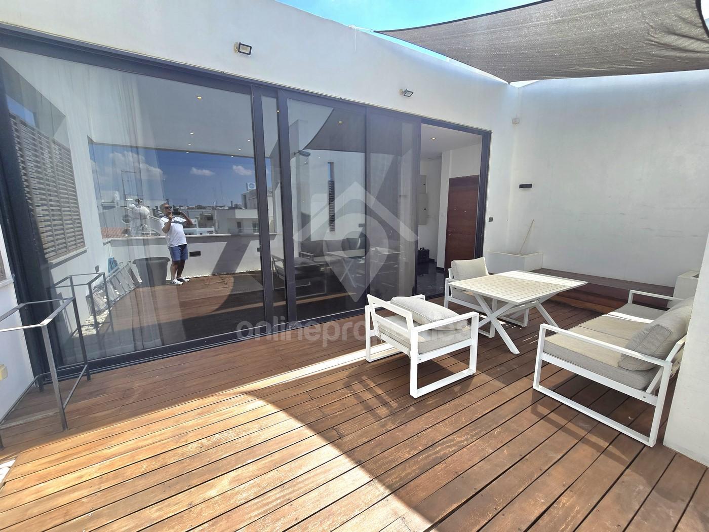 To change image, hover mouse over thumbnails below