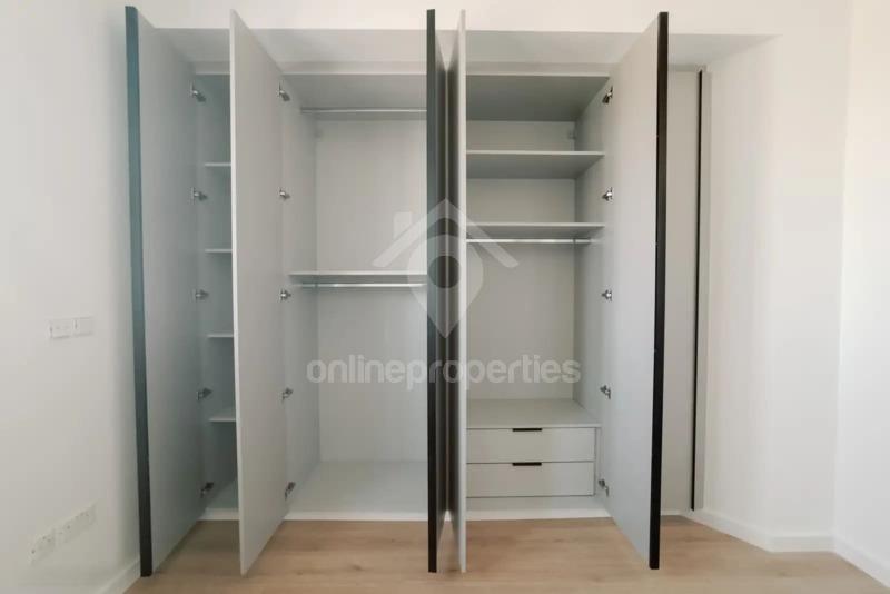 To change image, hover mouse over thumbnails below