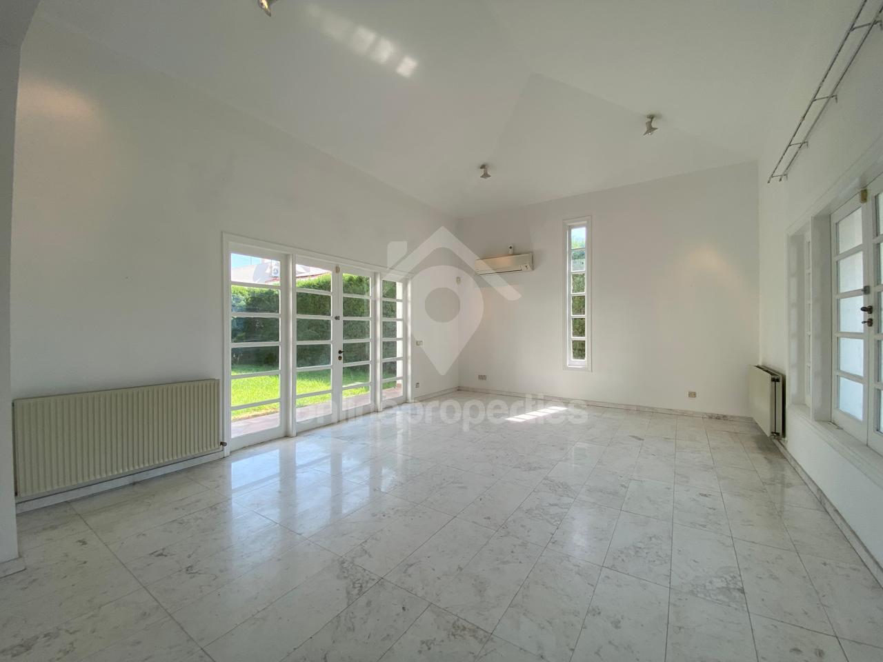 To change image, hover mouse over thumbnails below