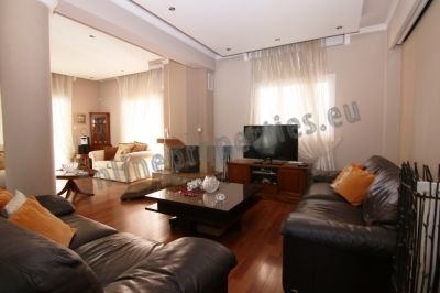 To change image, hover mouse over thumbnails below