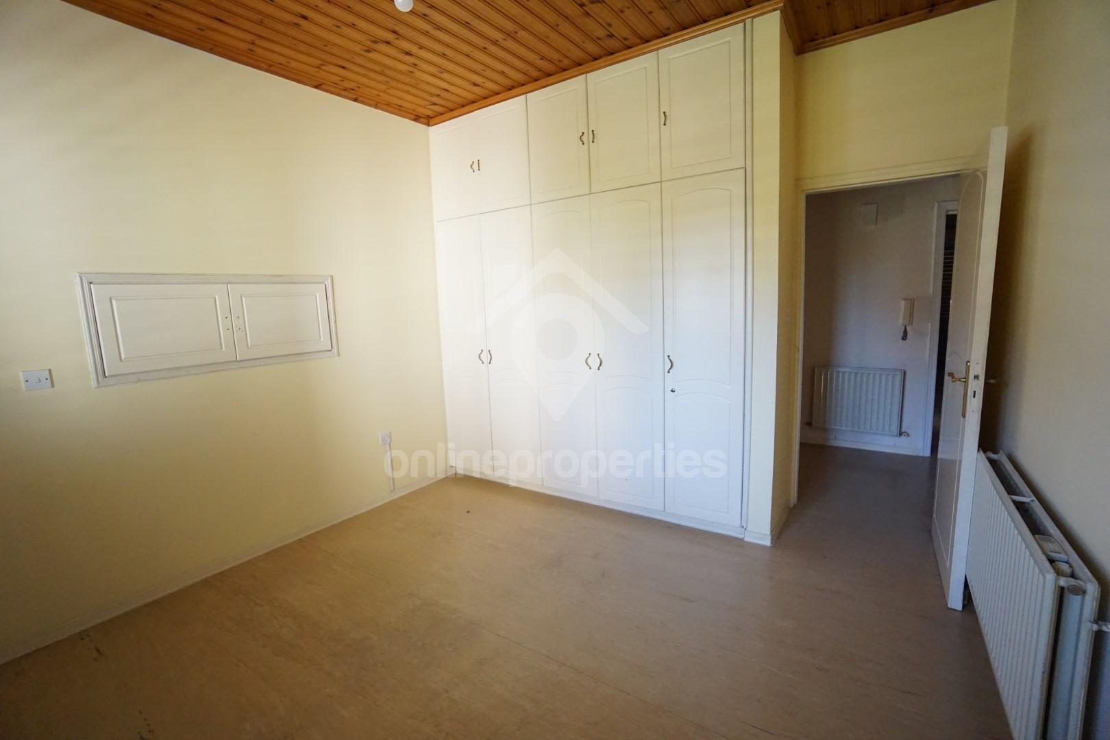 To change image, hover mouse over thumbnails below