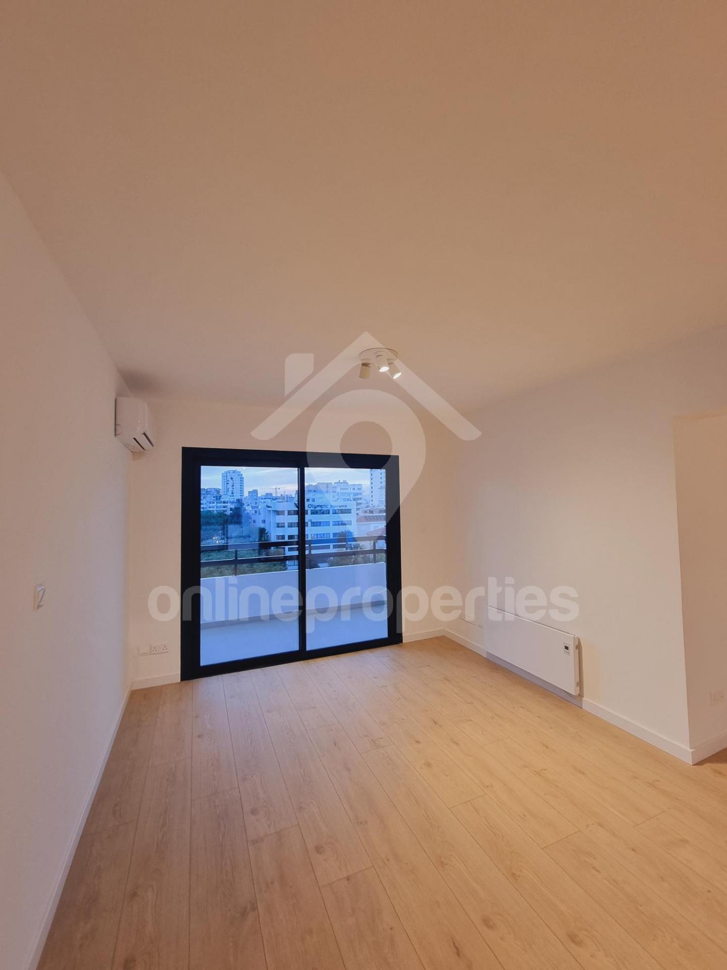 To change image, hover mouse over thumbnails below