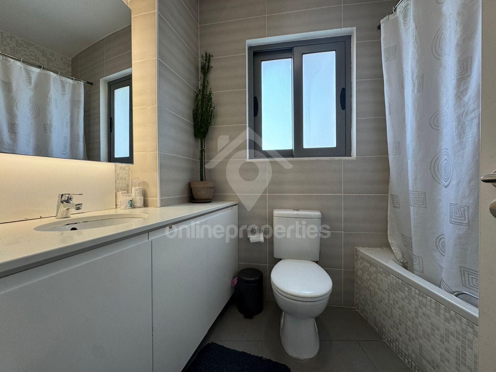 To change image, hover mouse over thumbnails below