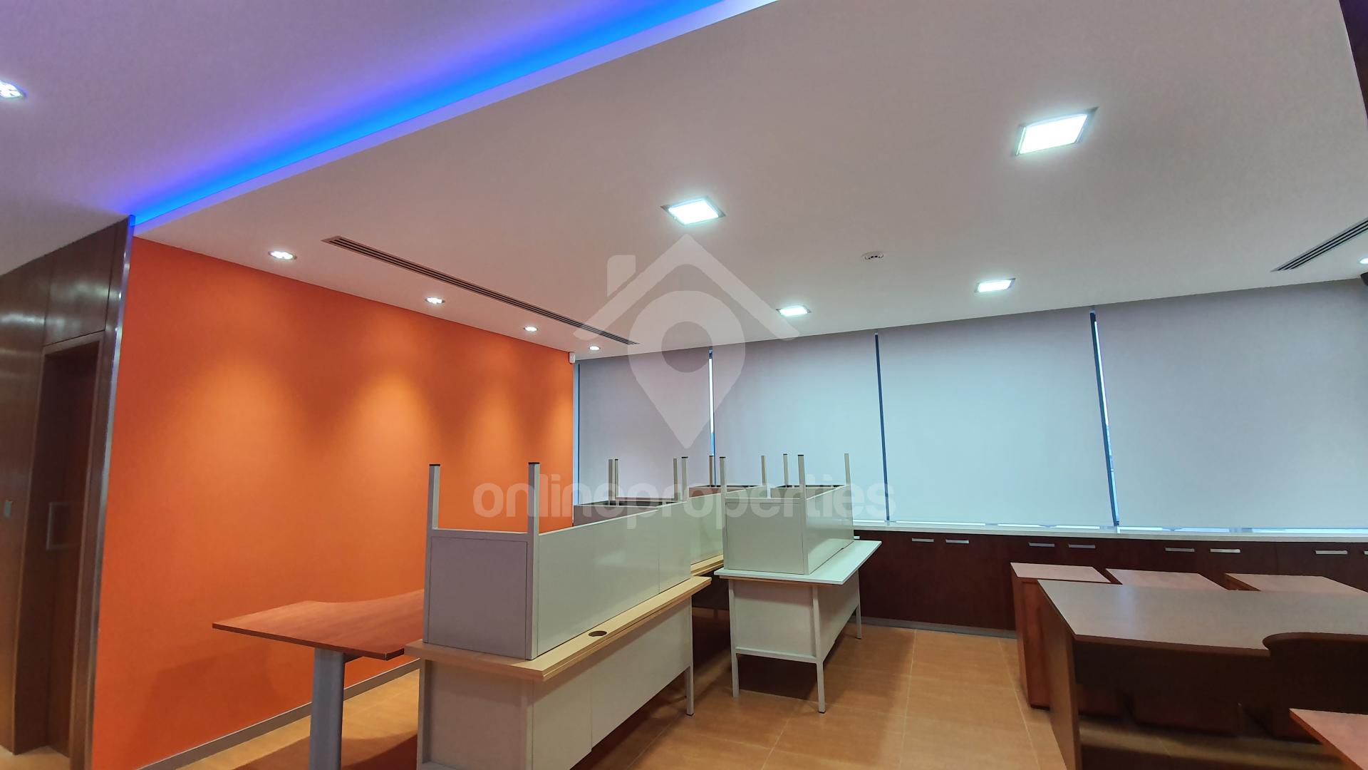 To change image, hover mouse over thumbnails below