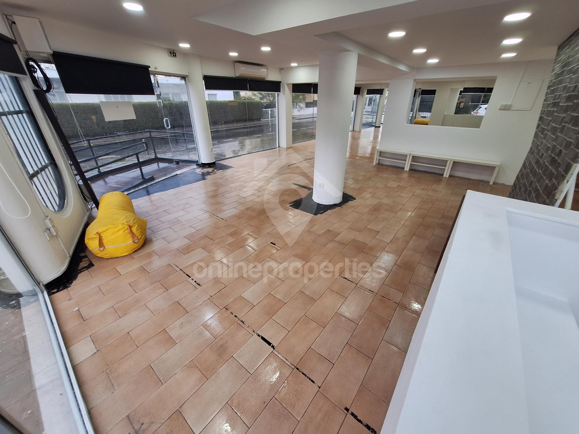 To change image, hover mouse over thumbnails below