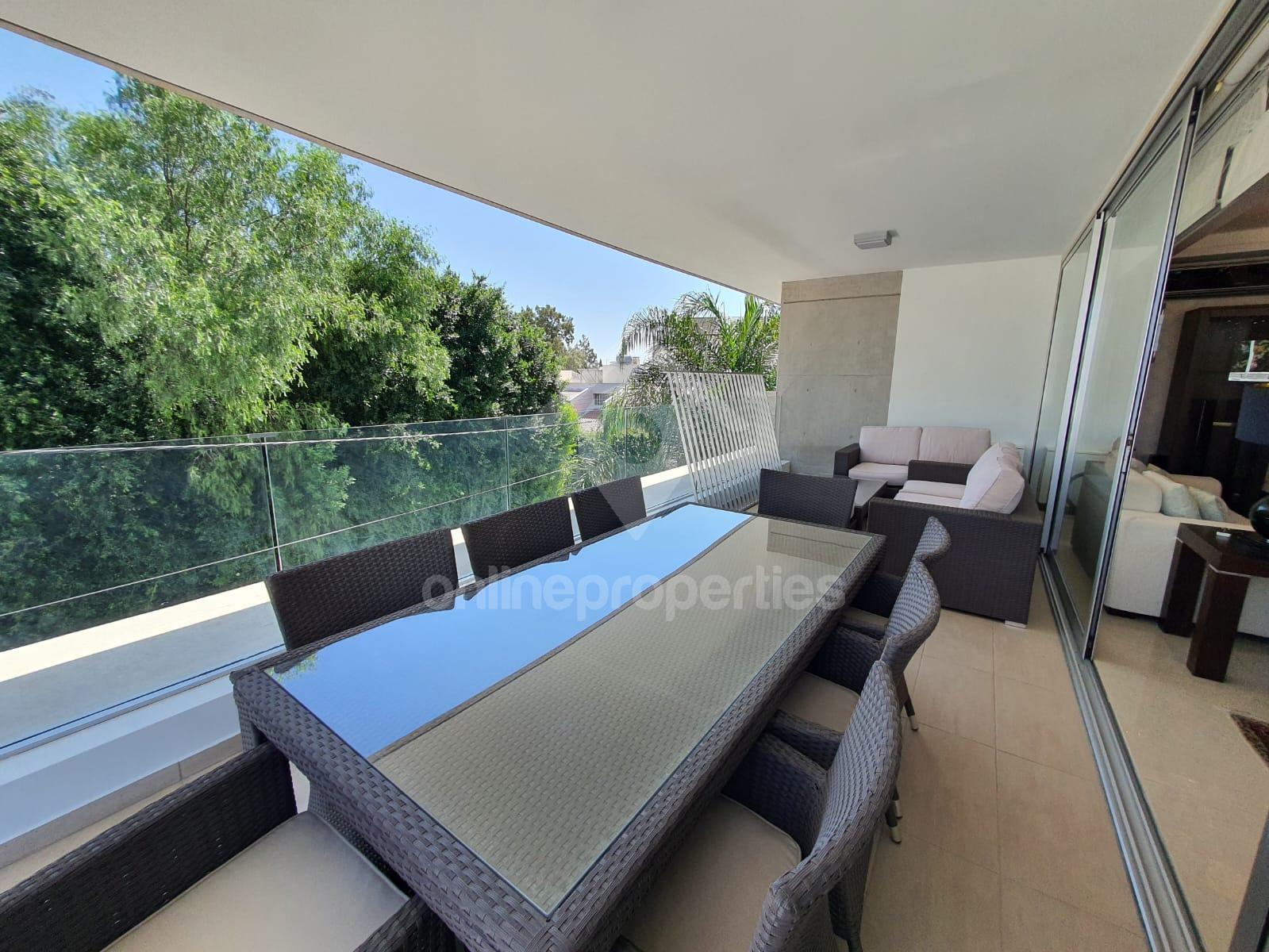 To change image, hover mouse over thumbnails below