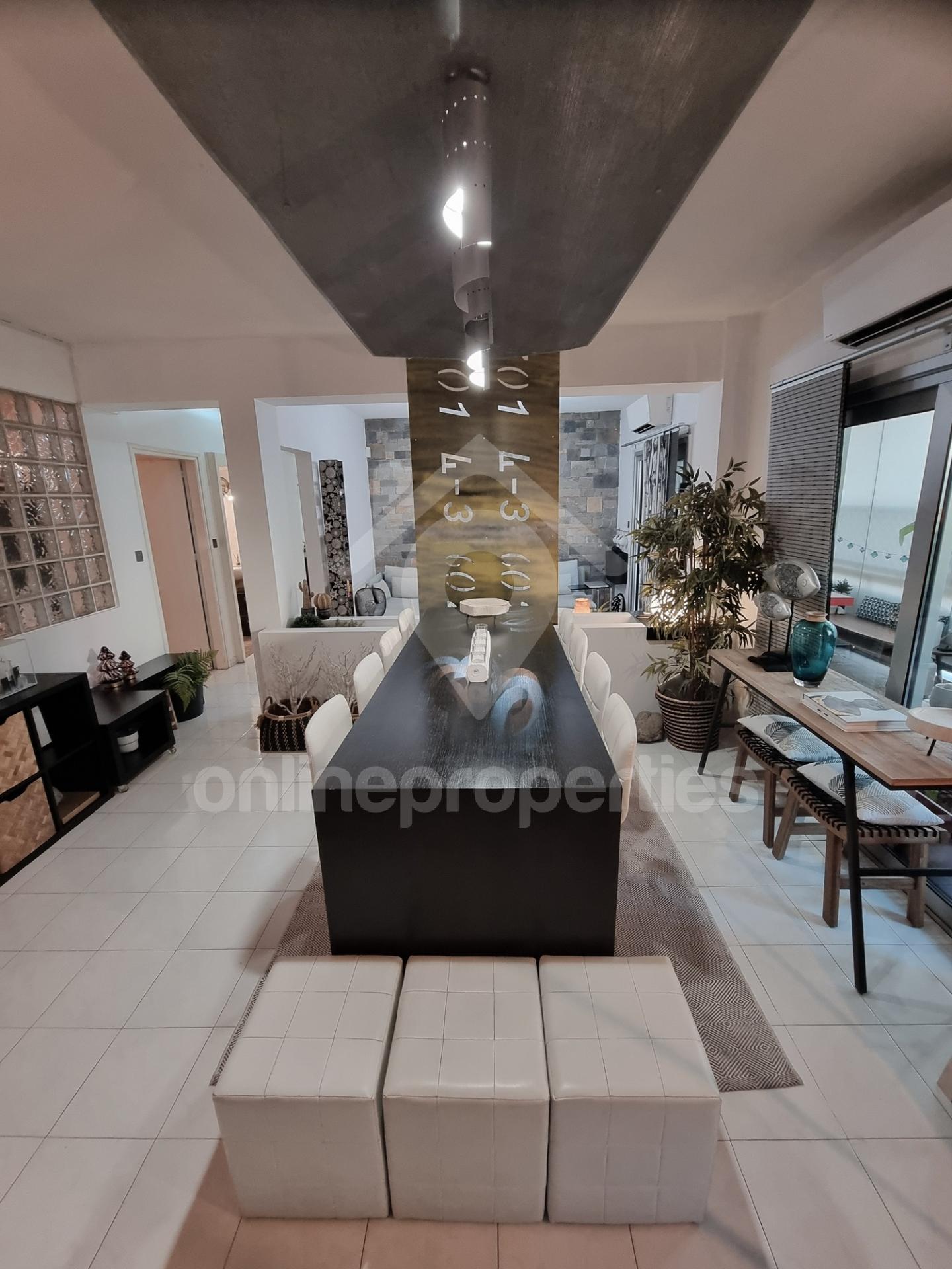 To change image, hover mouse over thumbnails below