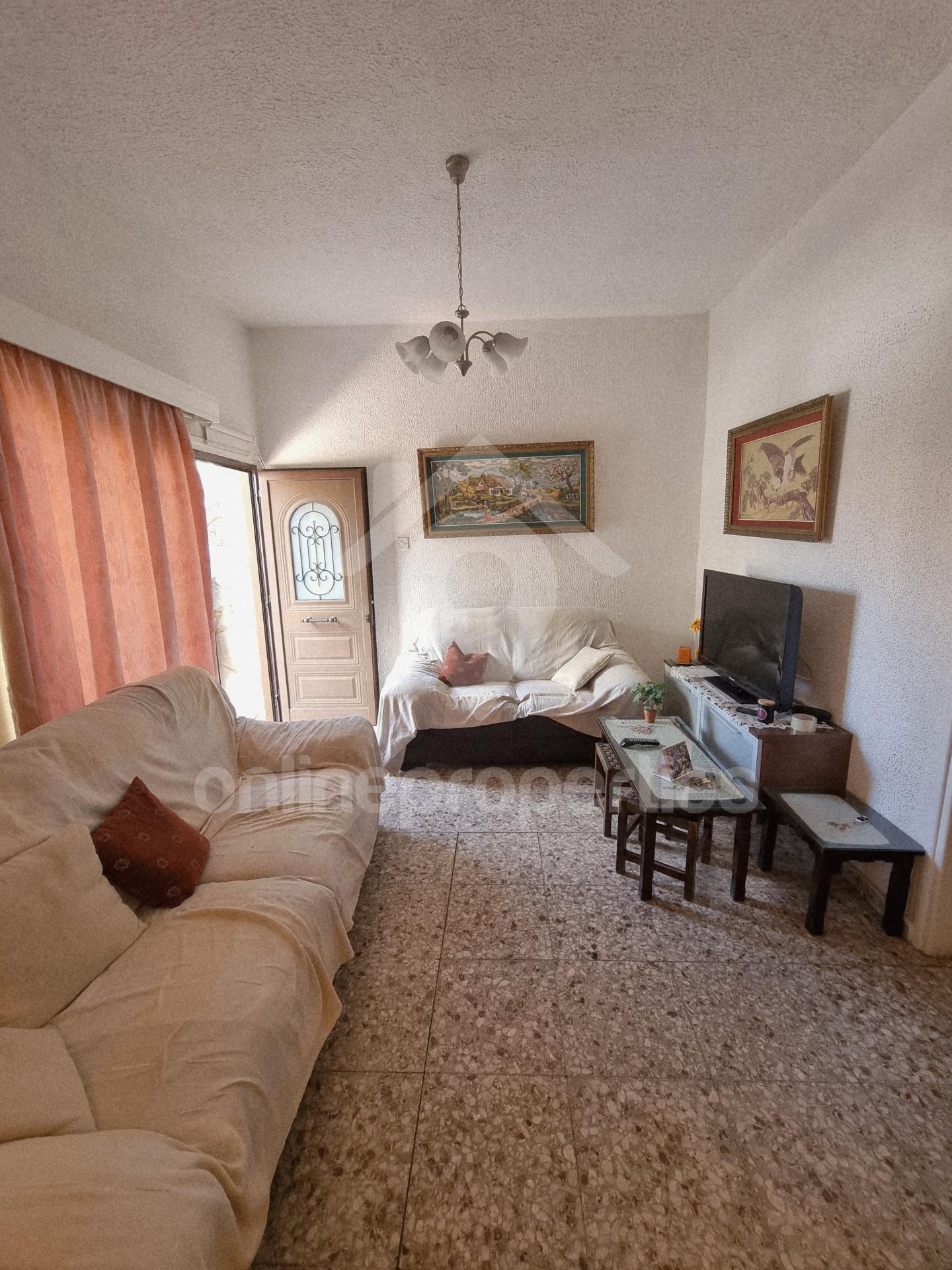 To change image, hover mouse over thumbnails below