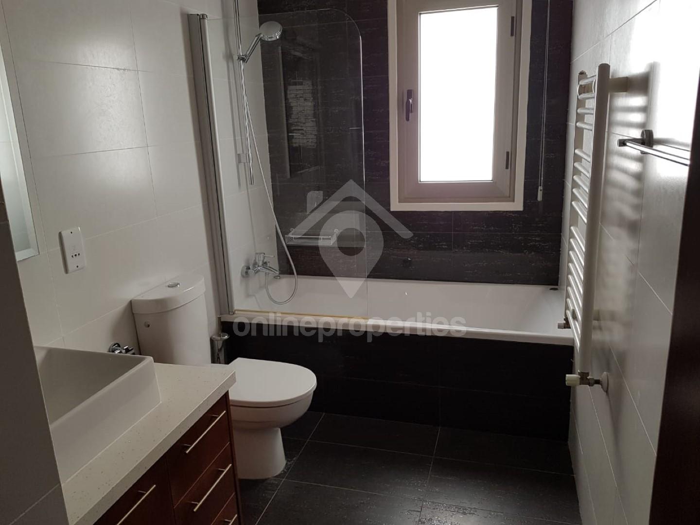 To change image, hover mouse over thumbnails below