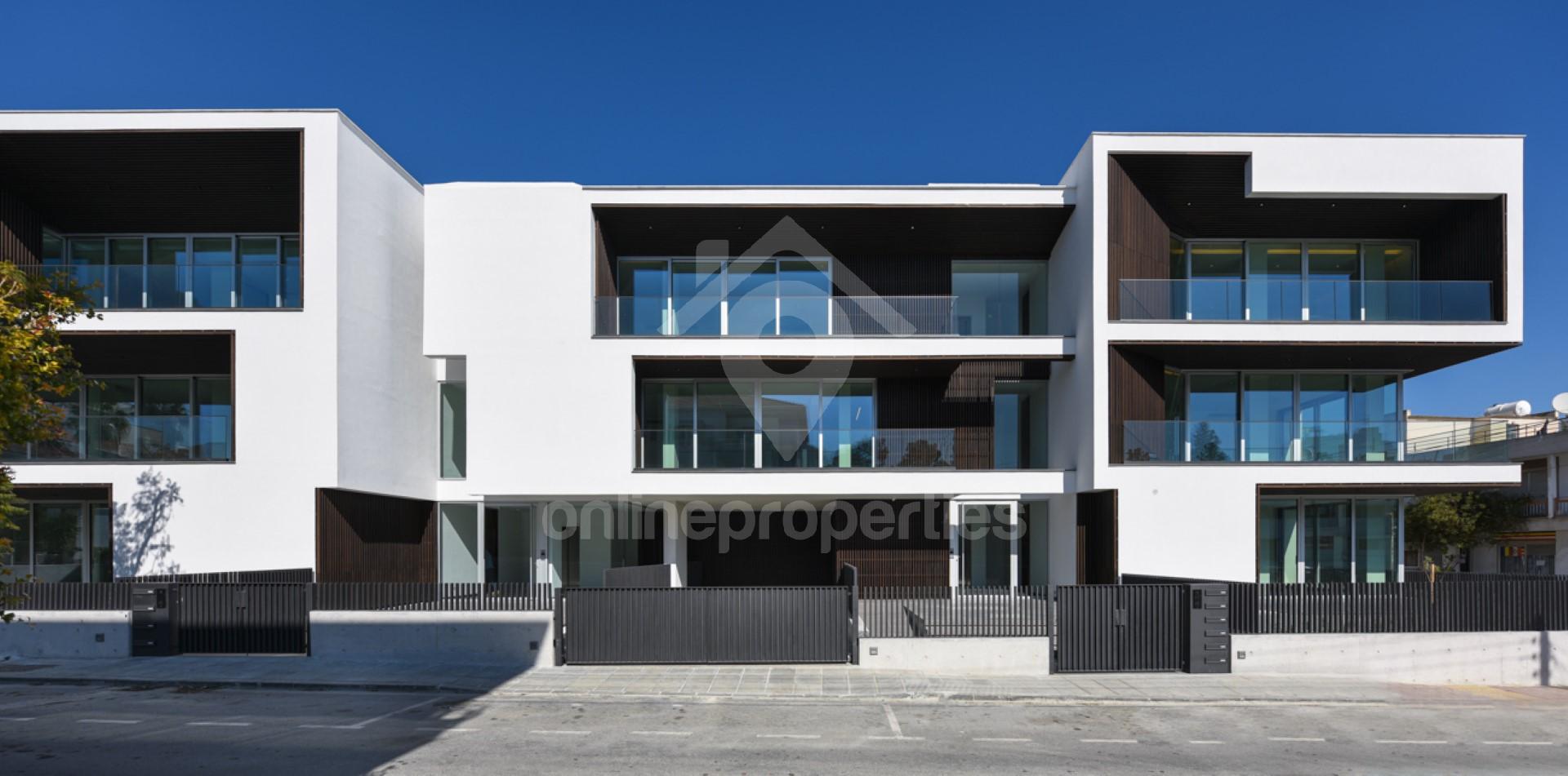 To change image, hover mouse over thumbnails below