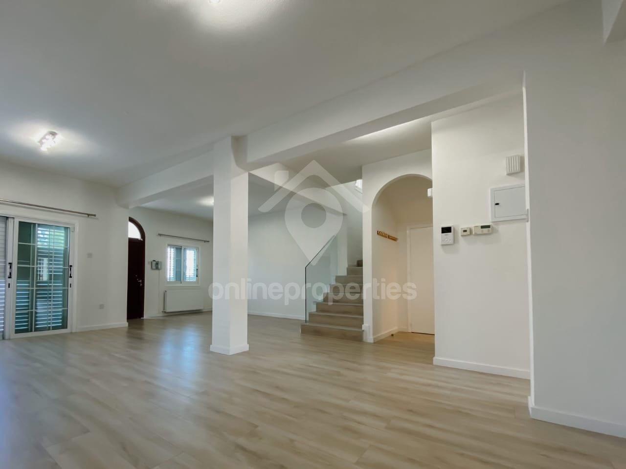 To change image, hover mouse over thumbnails below