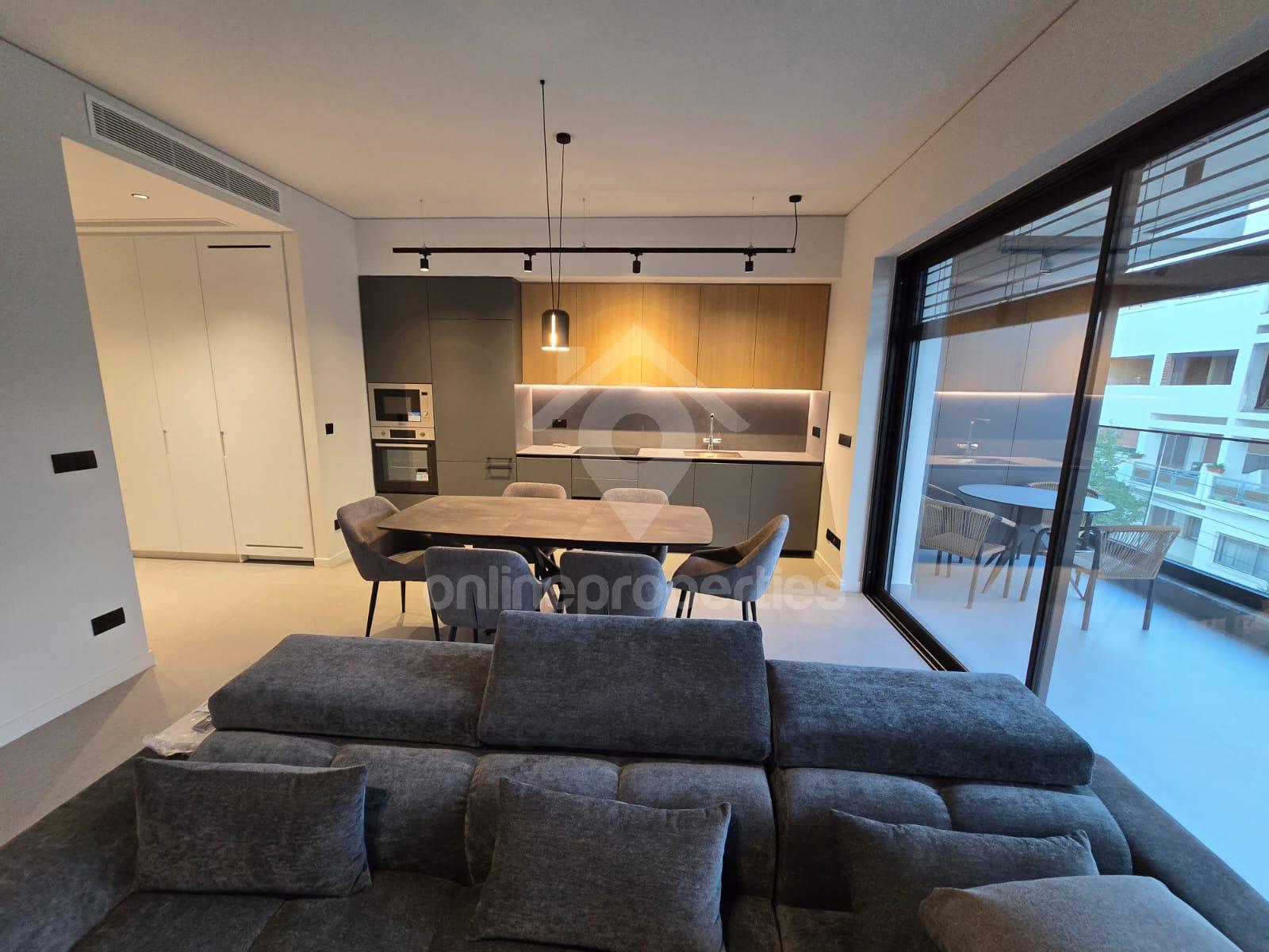 To change image, hover mouse over thumbnails below