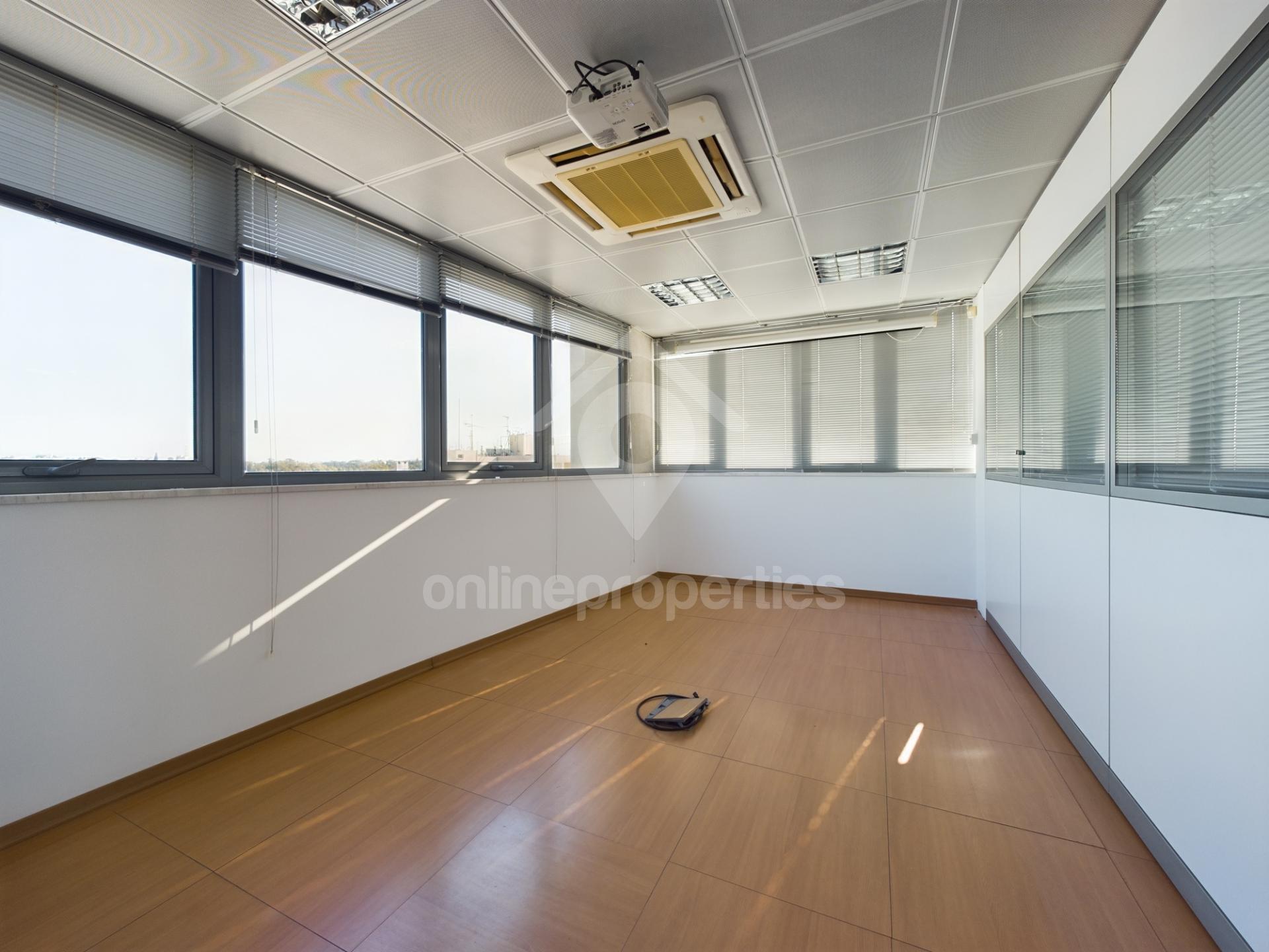 To change image, hover mouse over thumbnails below