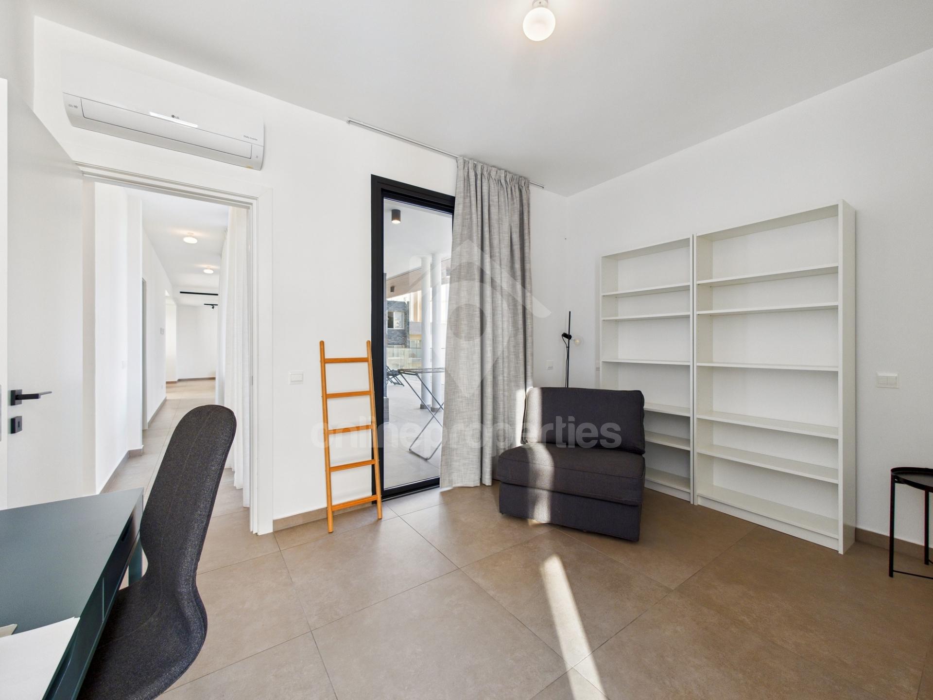 To change image, hover mouse over thumbnails below