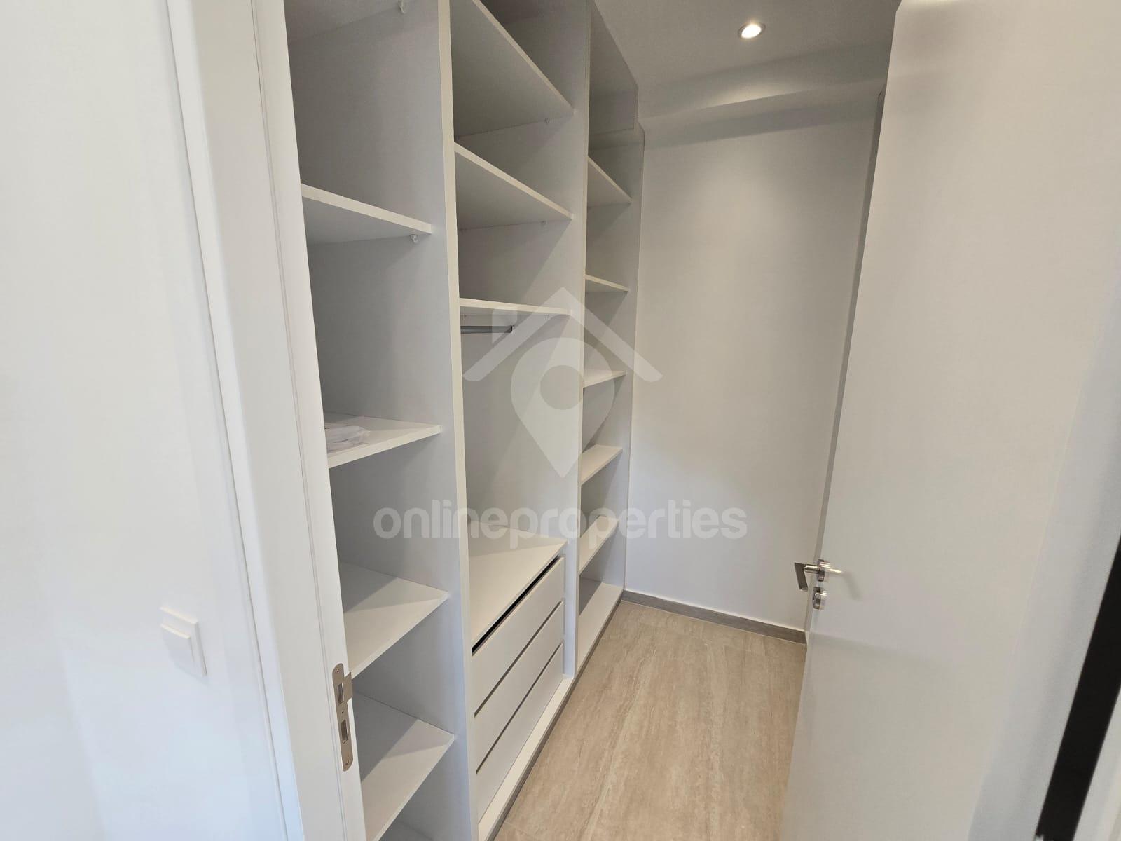 To change image, hover mouse over thumbnails below