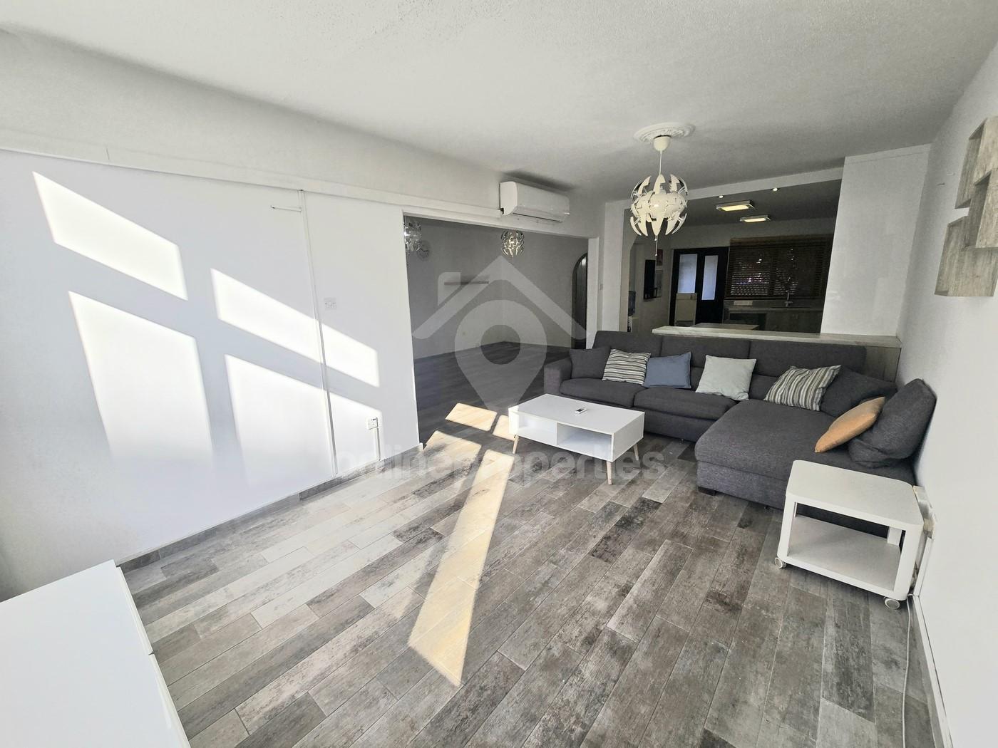 To change image, hover mouse over thumbnails below