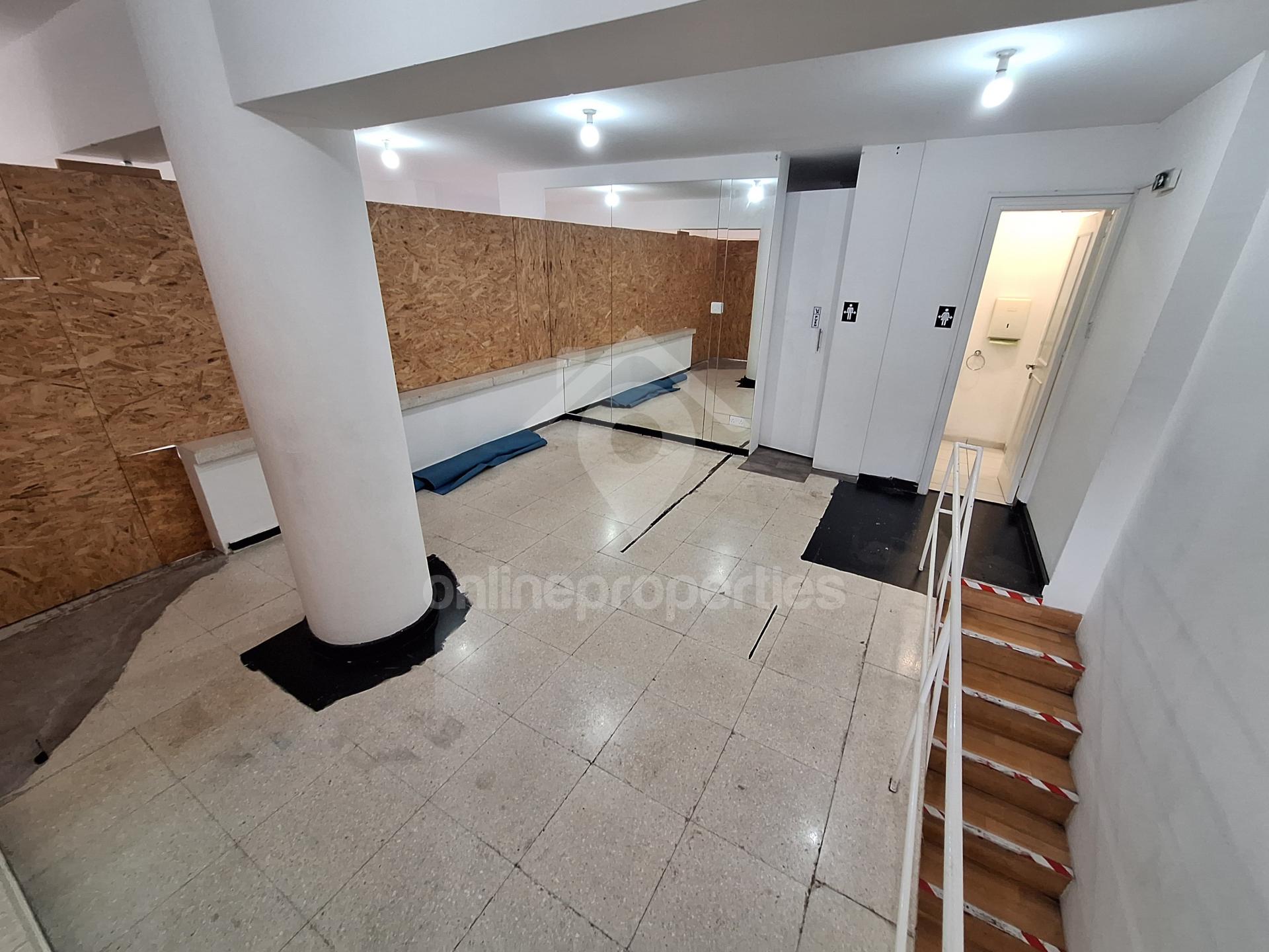 To change image, hover mouse over thumbnails below