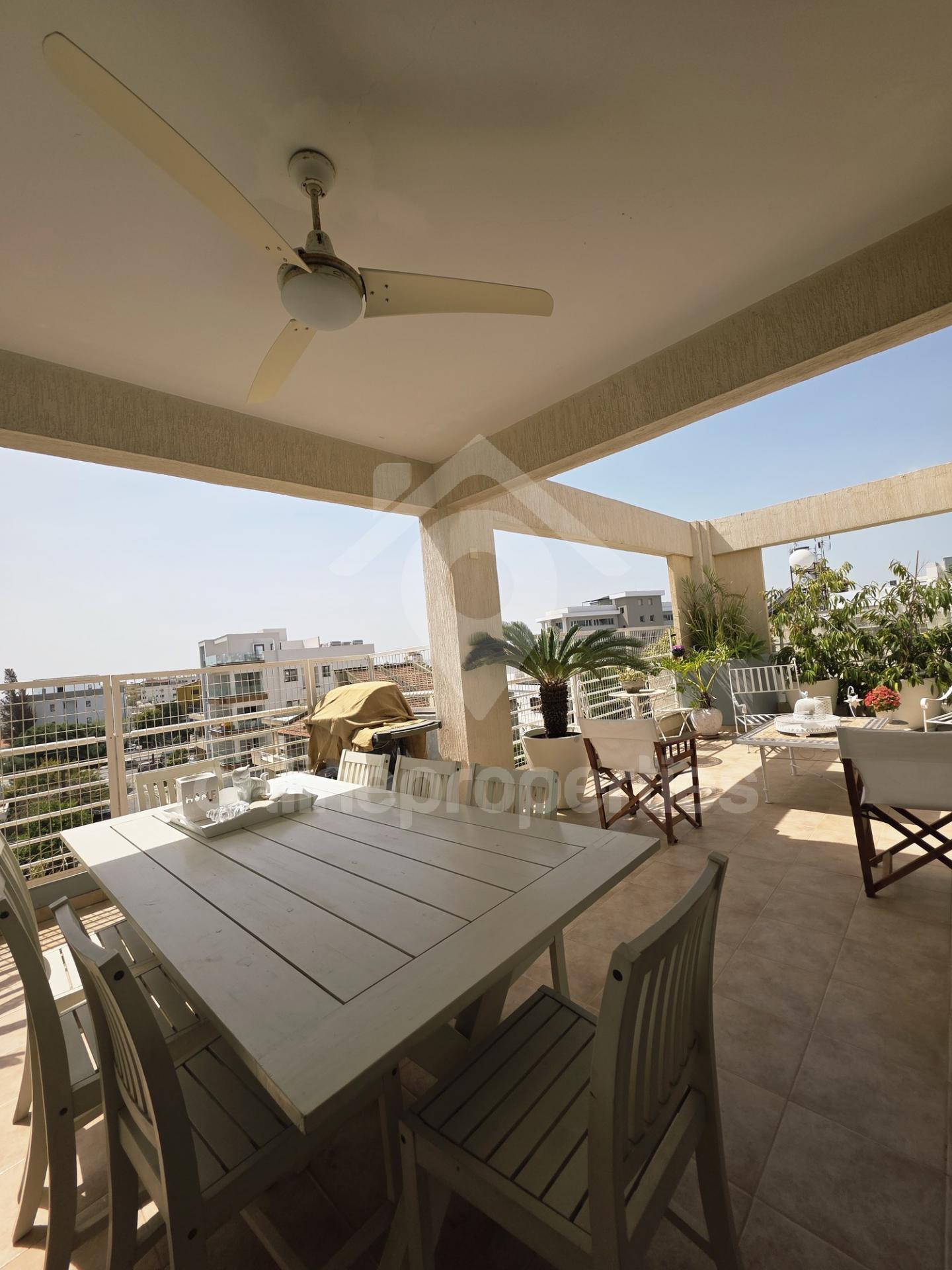 To change image, hover mouse over thumbnails below