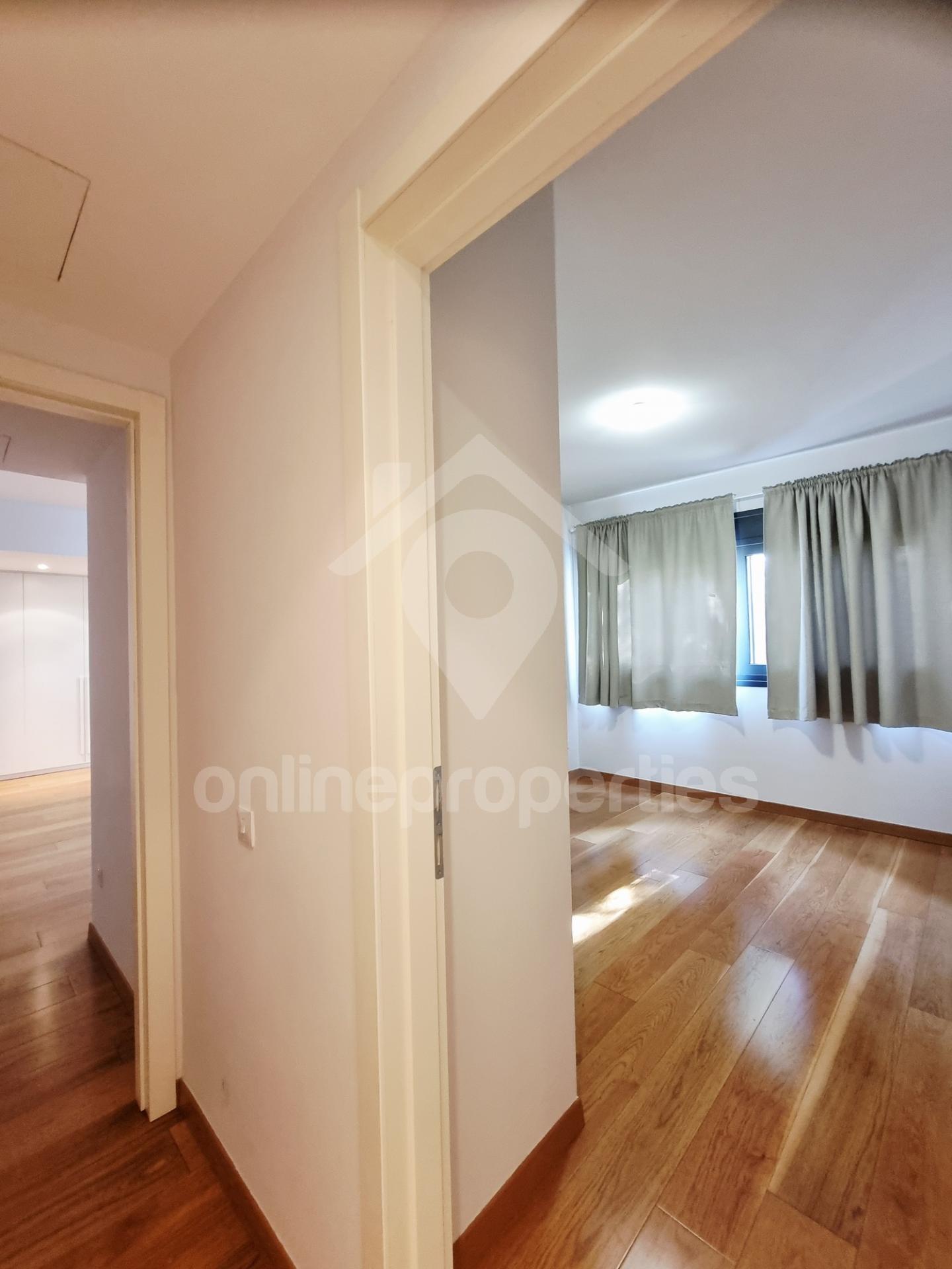 To change image, hover mouse over thumbnails below