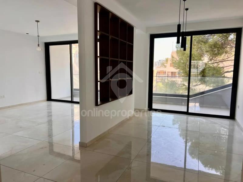 To change image, hover mouse over thumbnails below