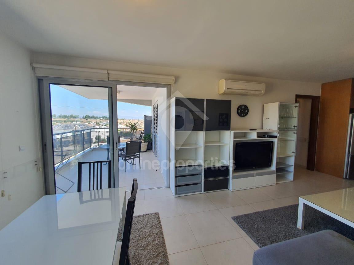 To change image, hover mouse over thumbnails below