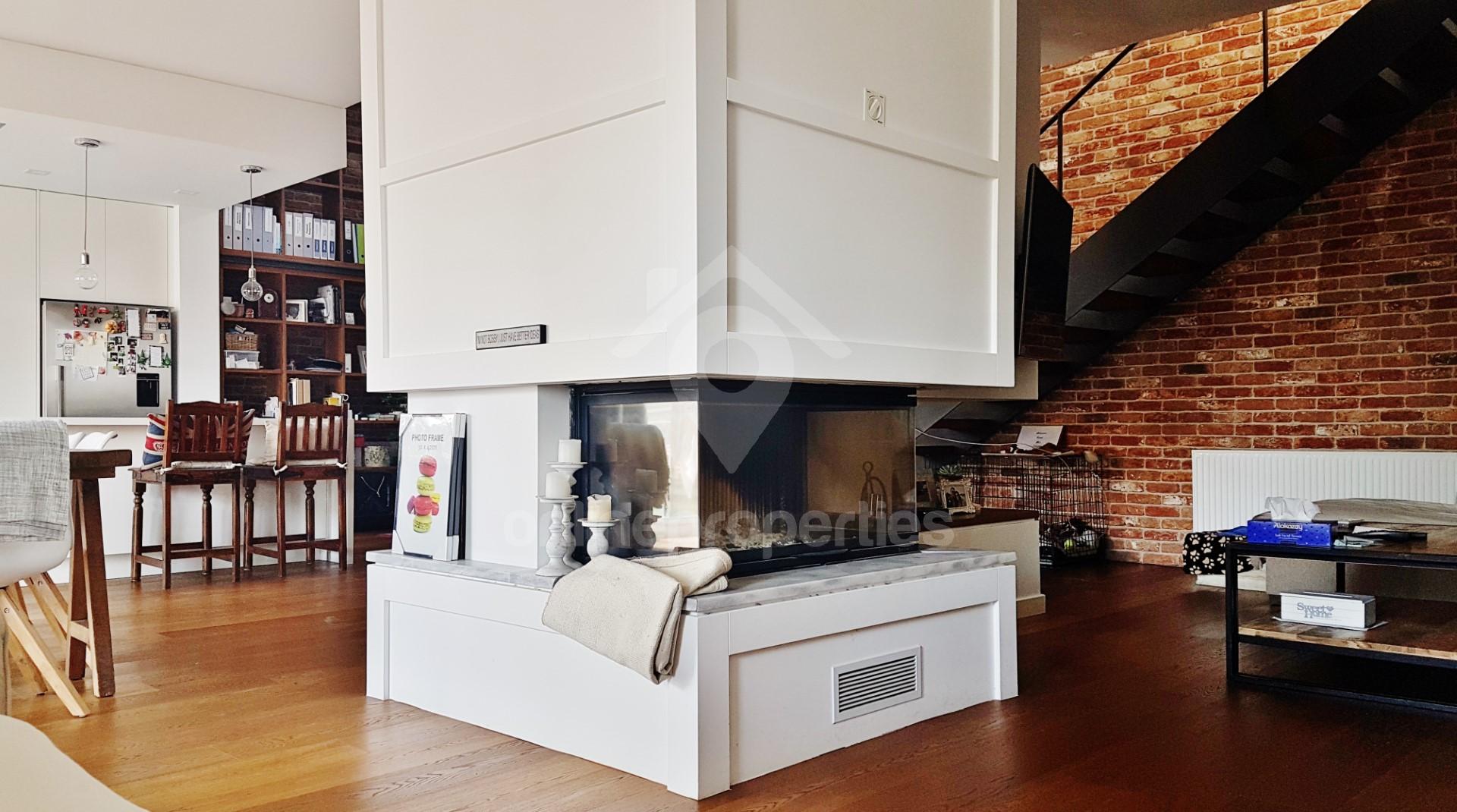 To change image, hover mouse over thumbnails below