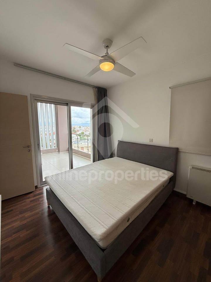 To change image, hover mouse over thumbnails below