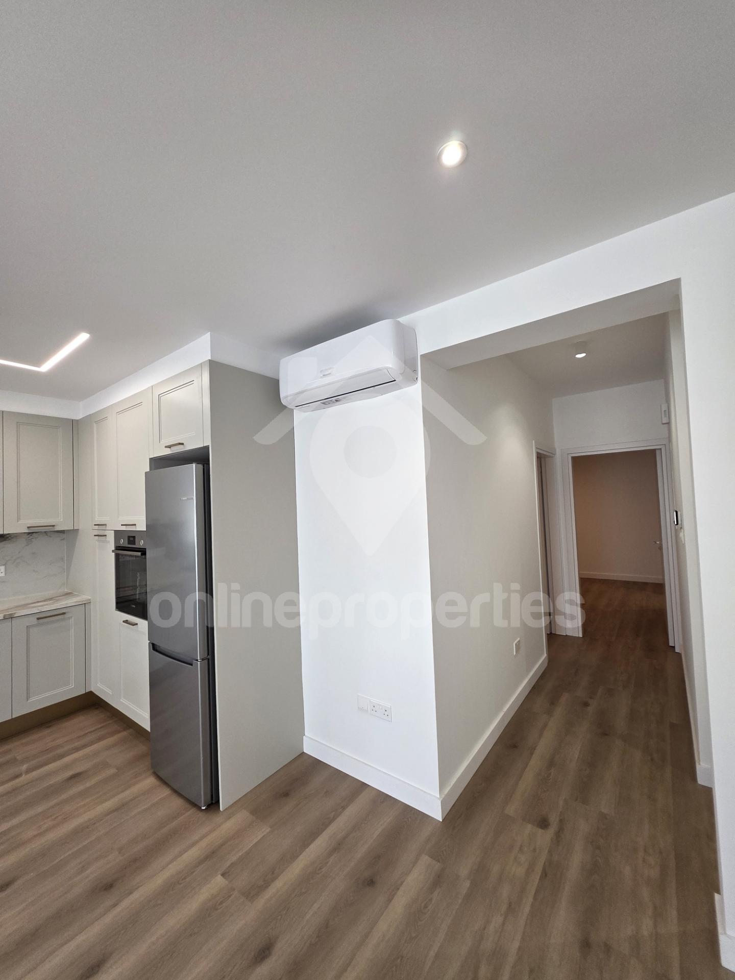 To change image, hover mouse over thumbnails below