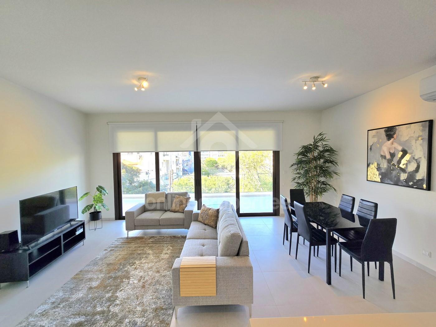 To change image, hover mouse over thumbnails below