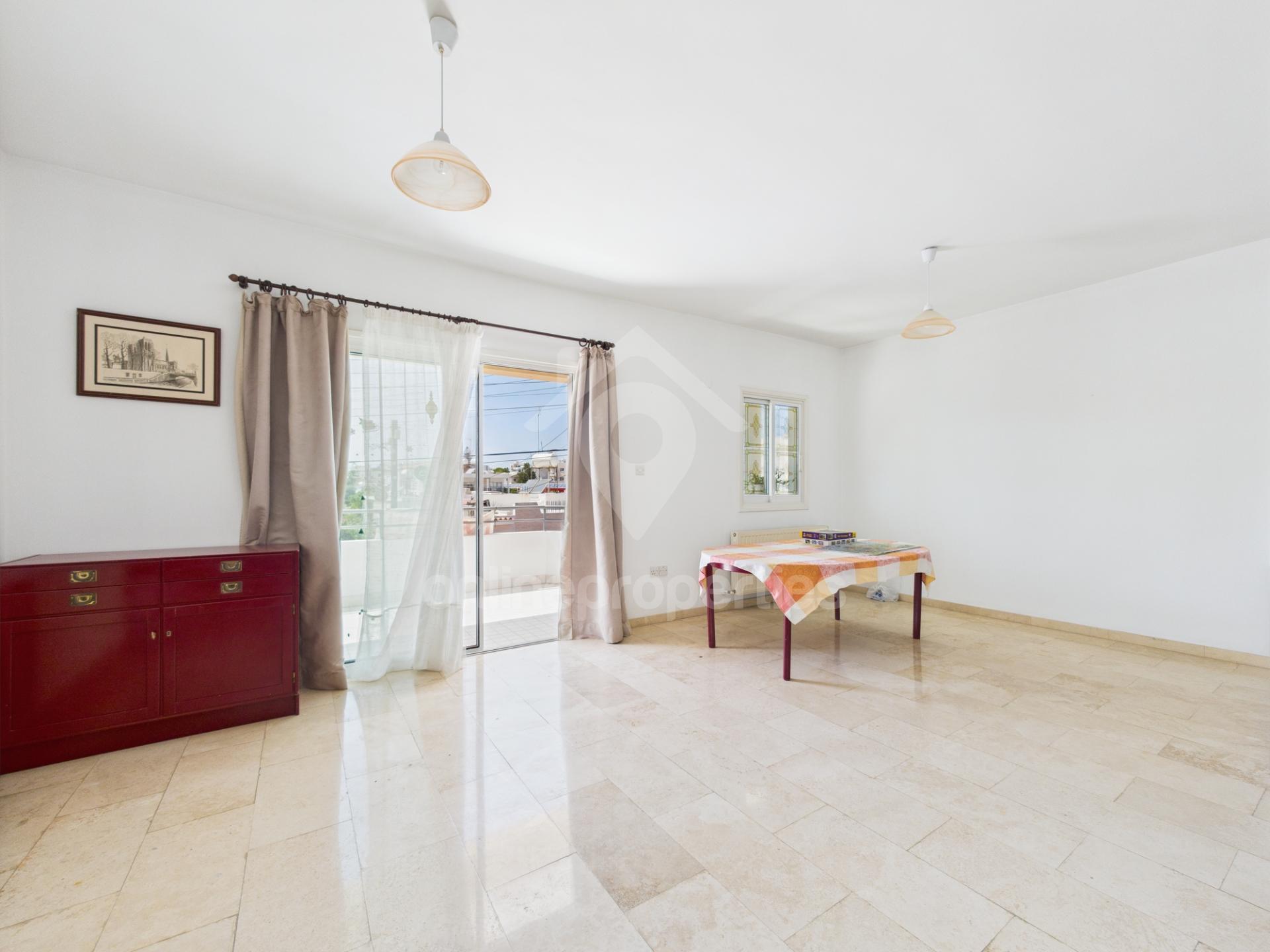 To change image, hover mouse over thumbnails below