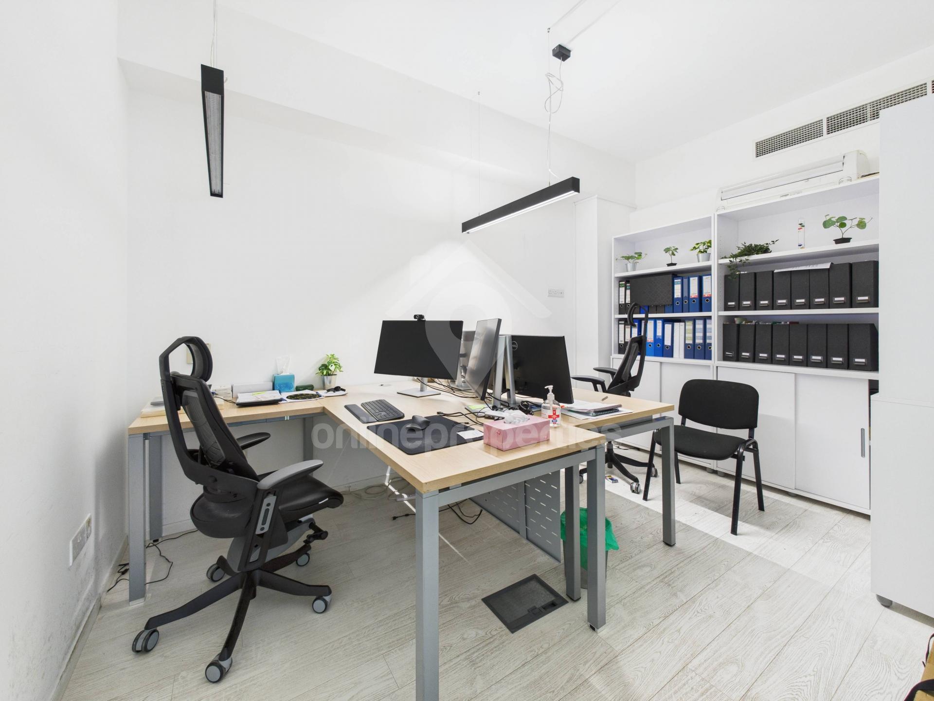 To change image, hover mouse over thumbnails below