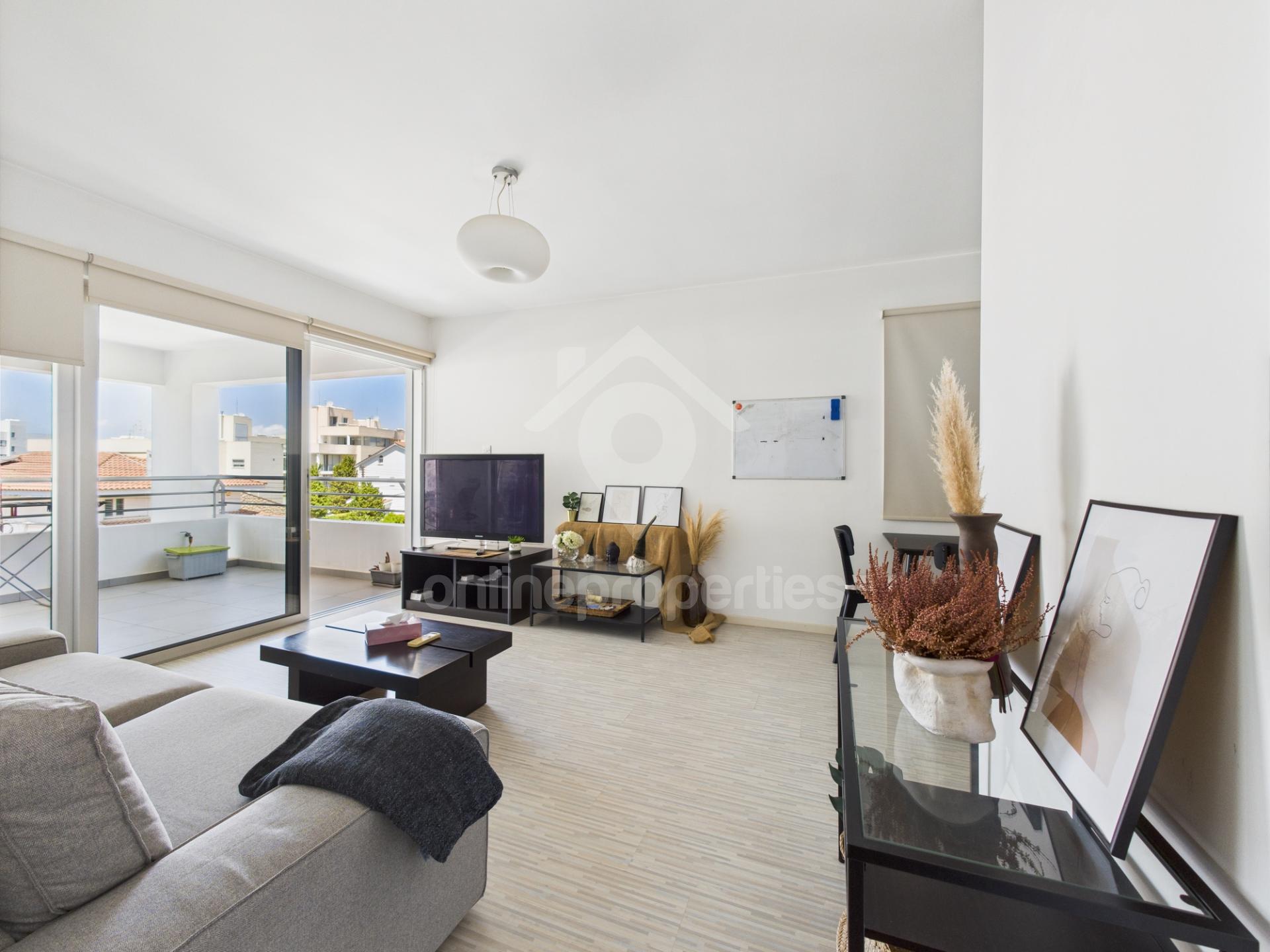 To change image, hover mouse over thumbnails below