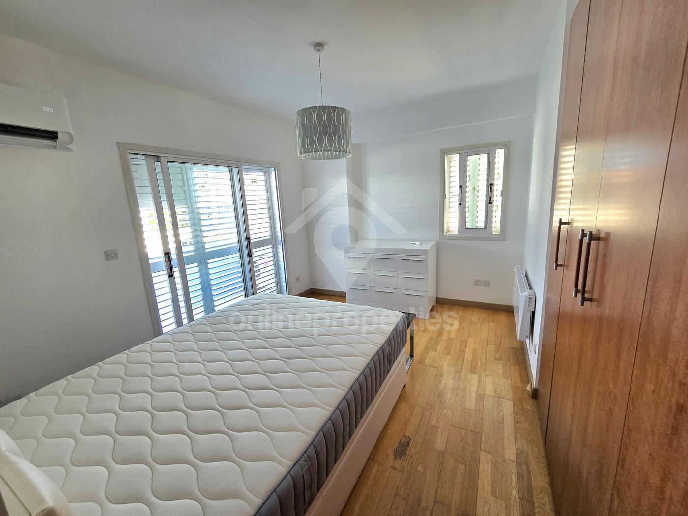 To change image, hover mouse over thumbnails below