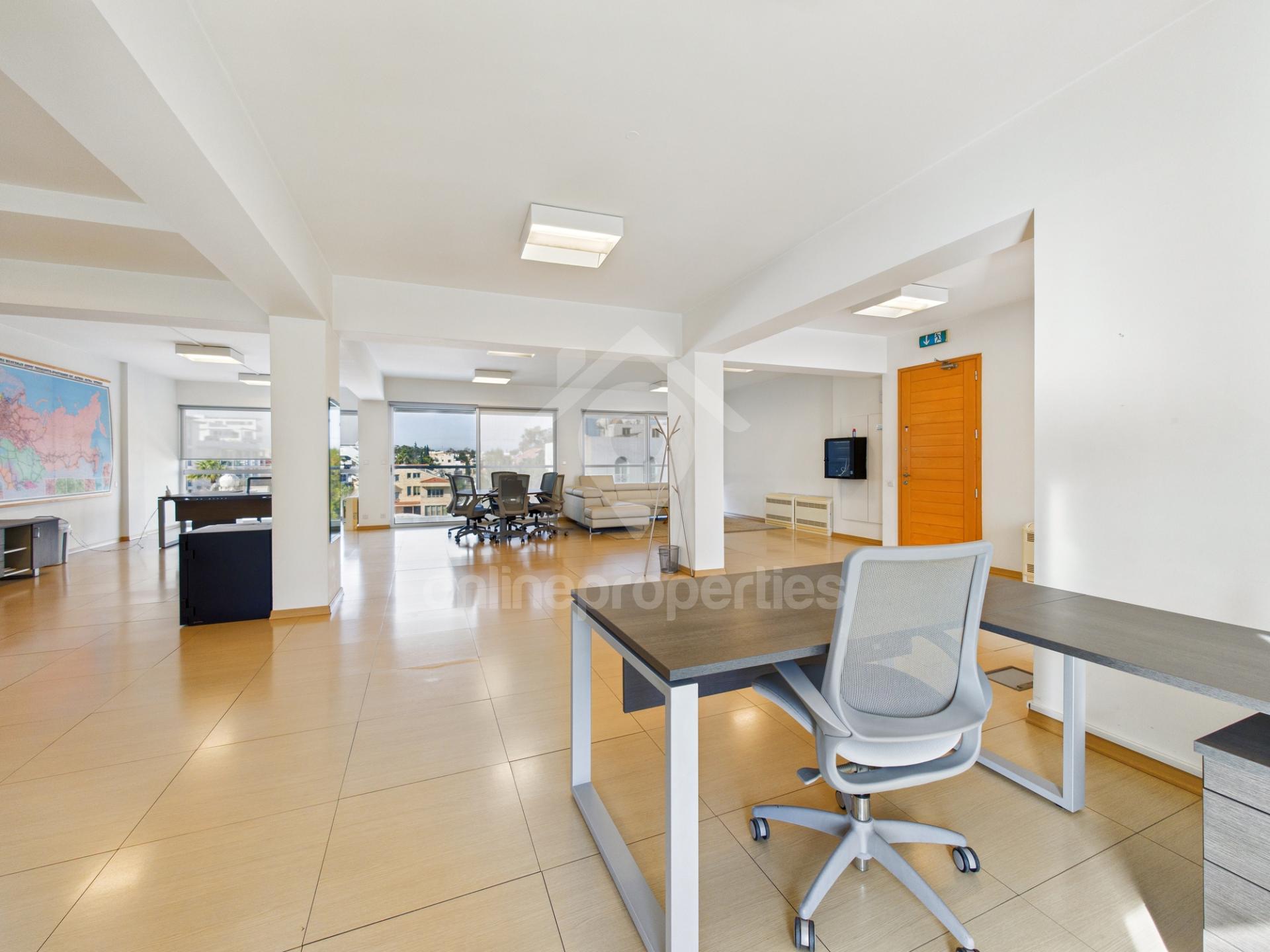 To change image, hover mouse over thumbnails below