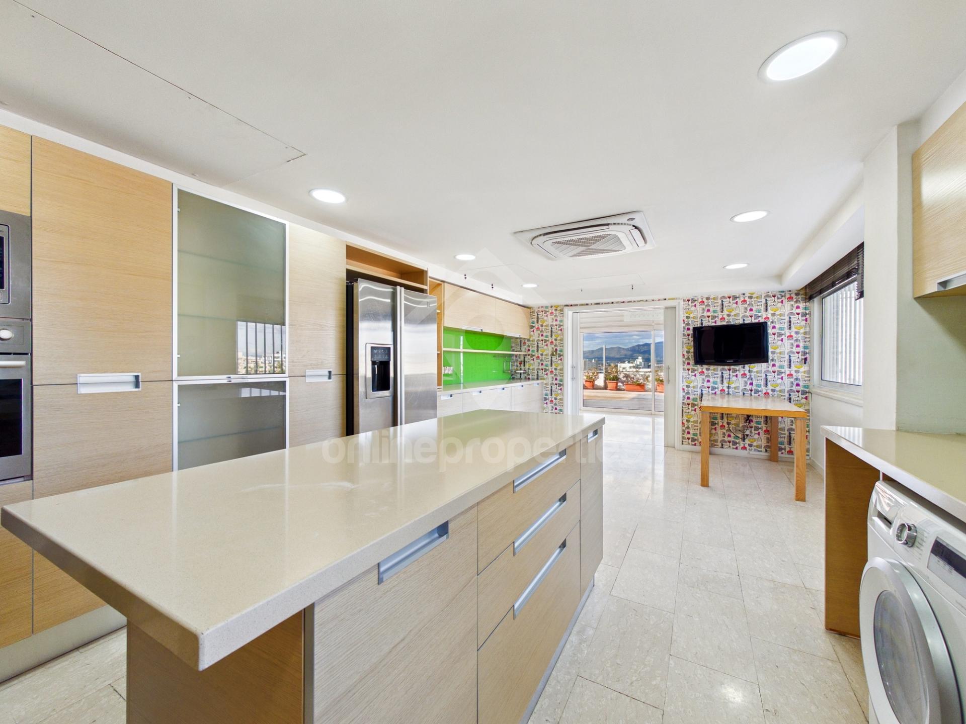 To change image, hover mouse over thumbnails below