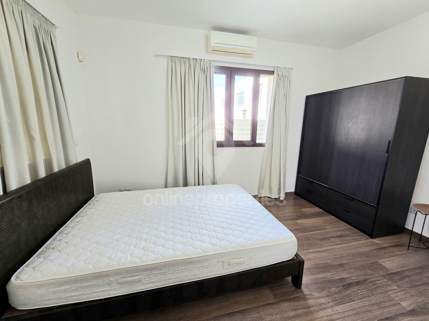 To change image, hover mouse over thumbnails below