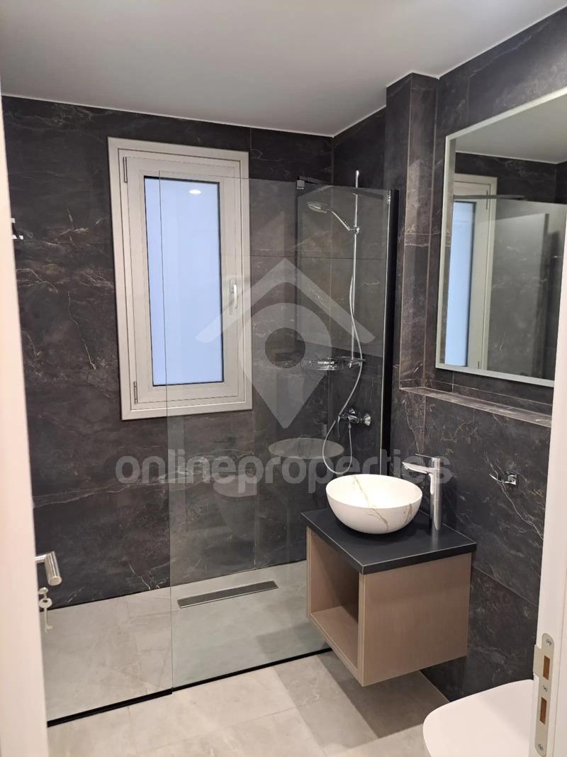 To change image, hover mouse over thumbnails below