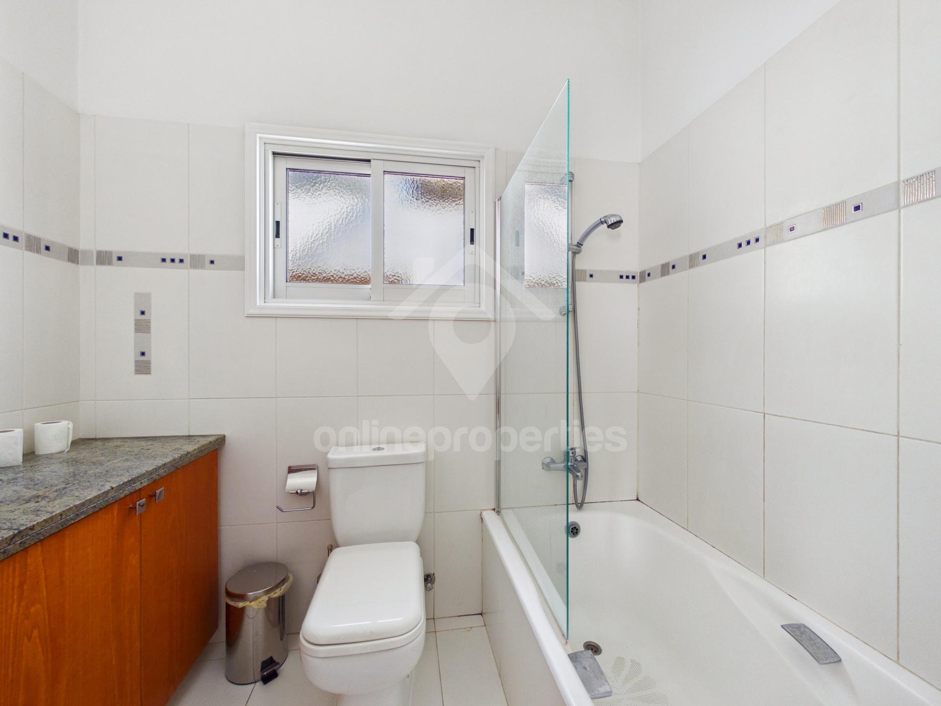 To change image, hover mouse over thumbnails below