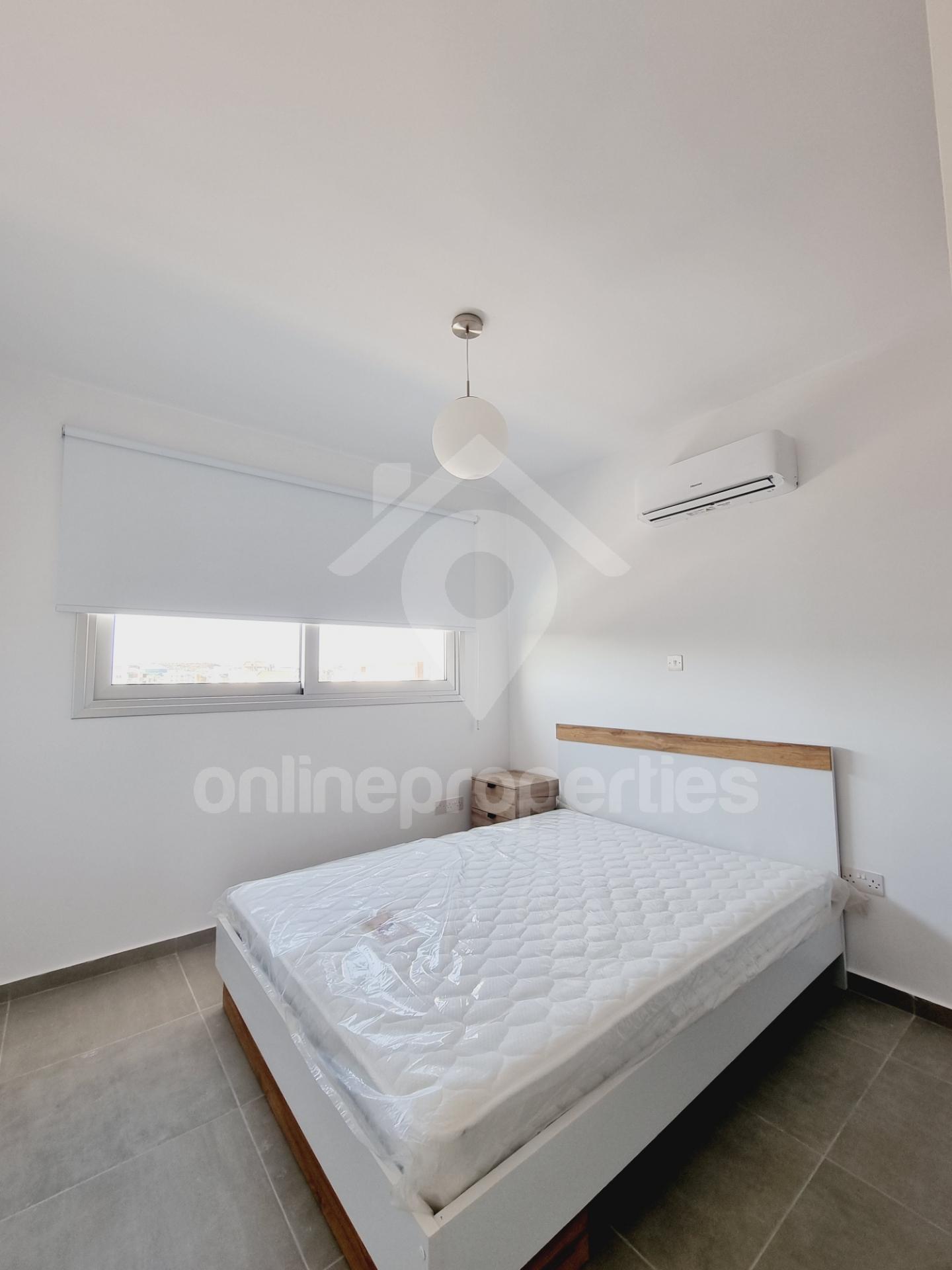 To change image, hover mouse over thumbnails below