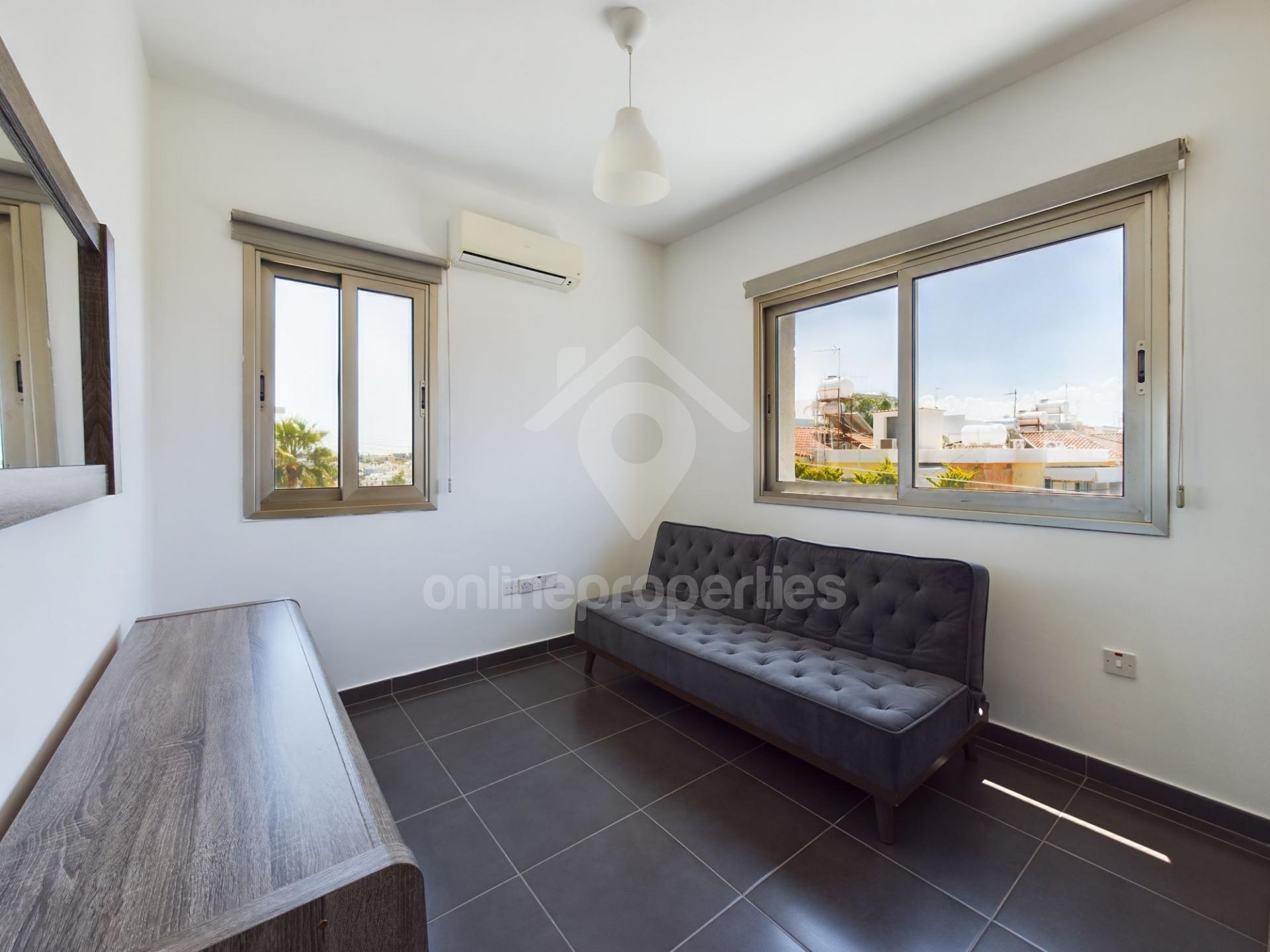 To change image, hover mouse over thumbnails below