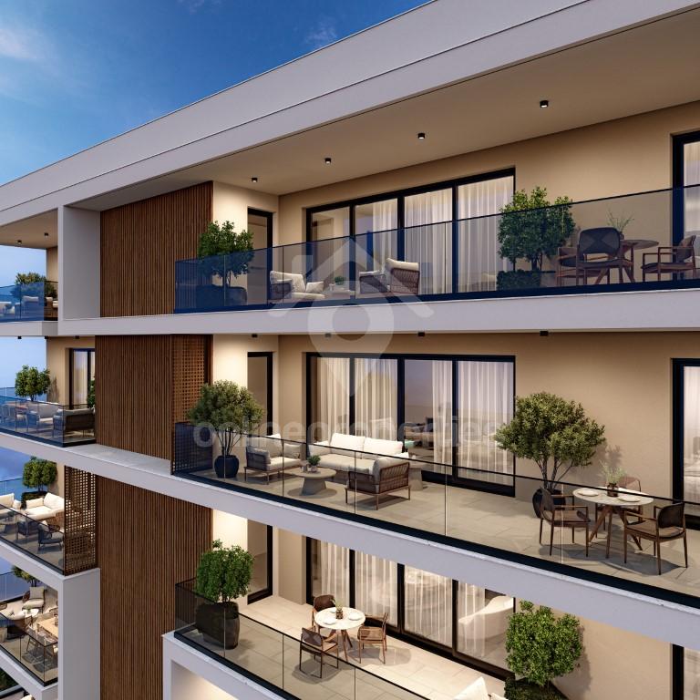 To change image, hover mouse over thumbnails below